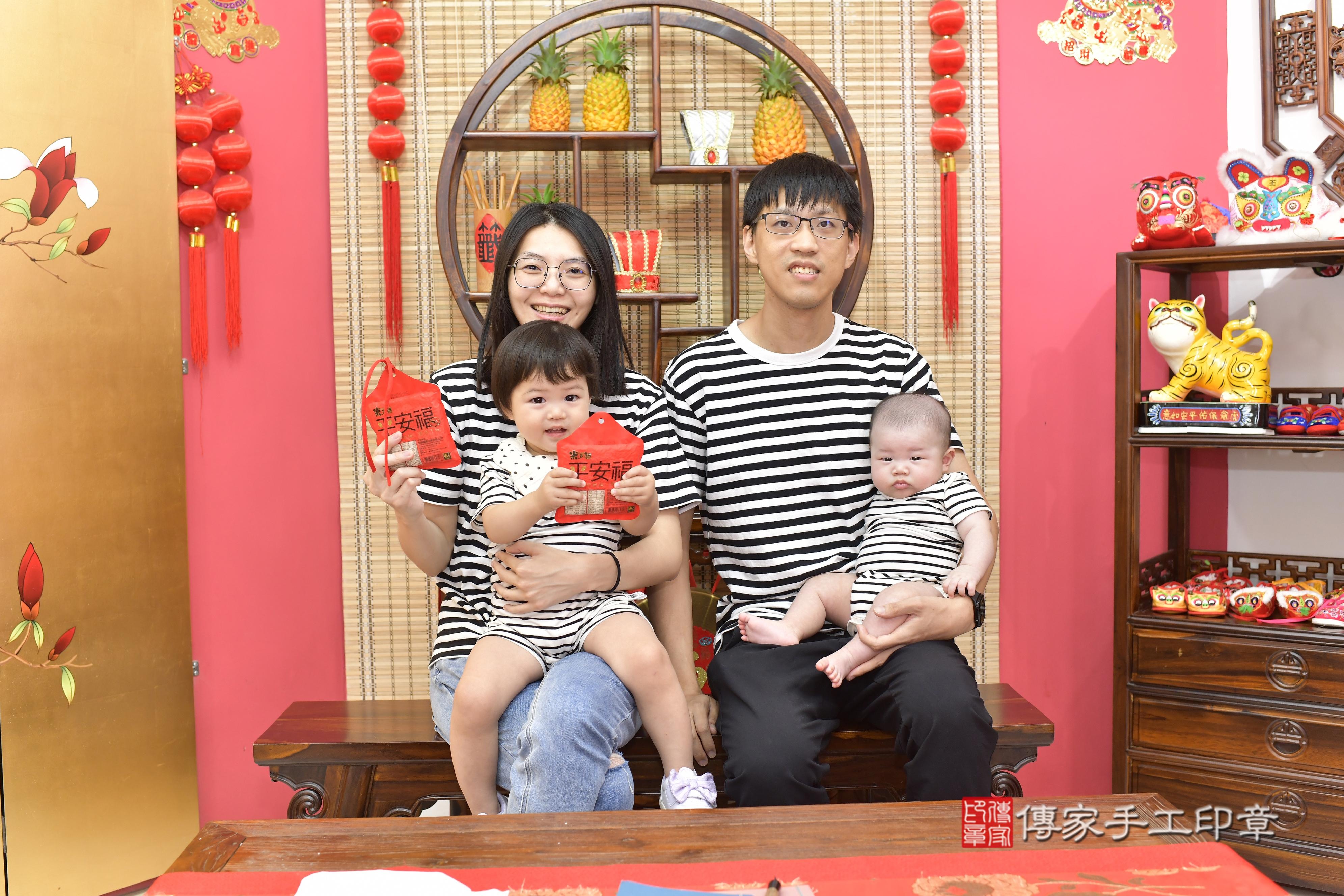 傳家手工印章新竹店、抓周、度脺、中國風會場、傳家嬰兒古禮、吉祥話、抓周道具物品24種、拍照。抓周證書。寶寶抓周、滿周歲、生日快樂、祝福 傳家手工印章新竹店、抓周、度脺、中國風會場、傳家嬰兒古禮、吉祥話、抓周道具物品24種、拍照。抓周證書。寶寶抓周、滿周歲、生日快樂、祝福