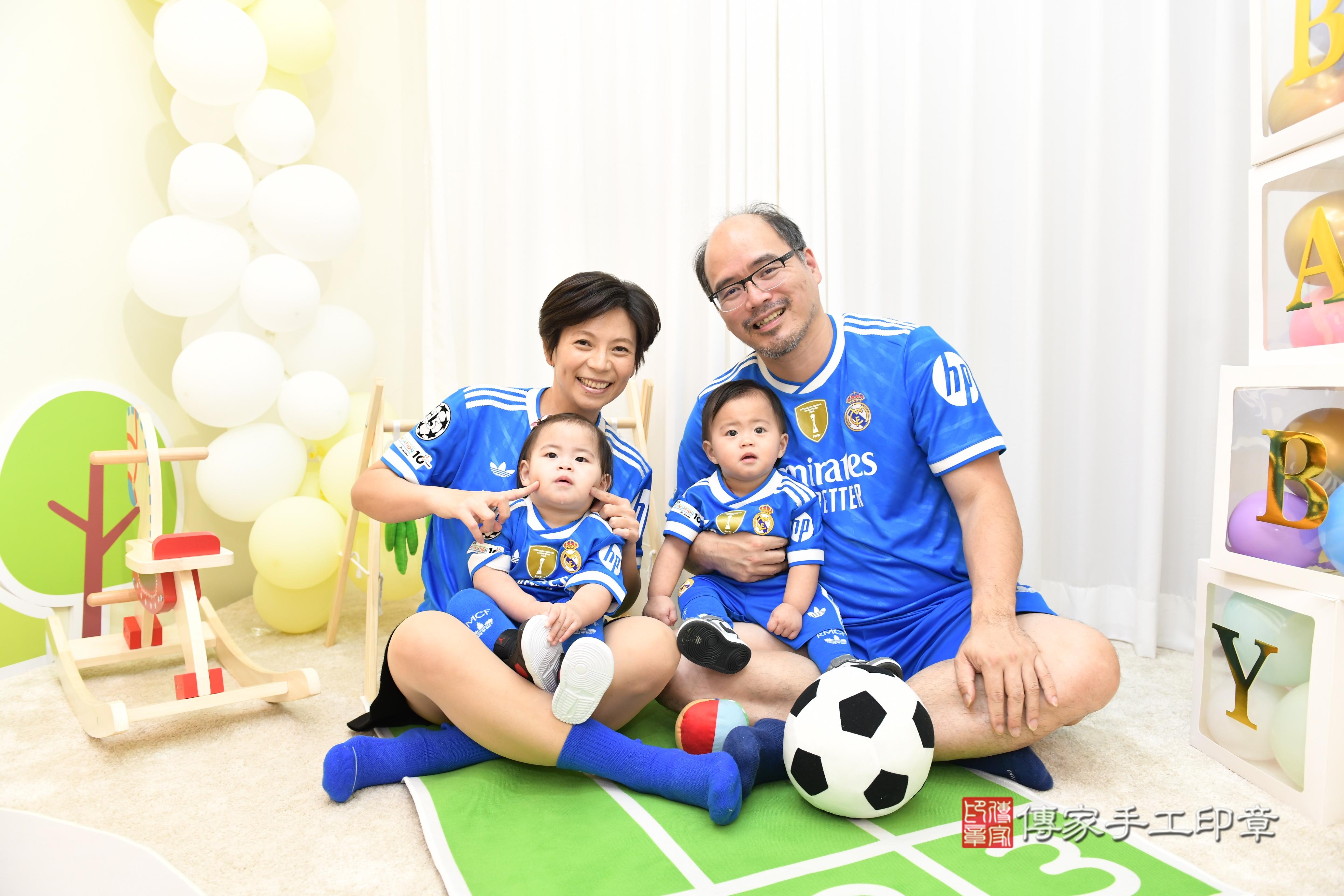 傳家手工印章台南店、抓周、度脺、美式風會場、傳家嬰兒古禮、吉祥話、抓周道具物品24種、拍照。抓周證書。寶寶抓周、滿周歲、生日快樂、祝福