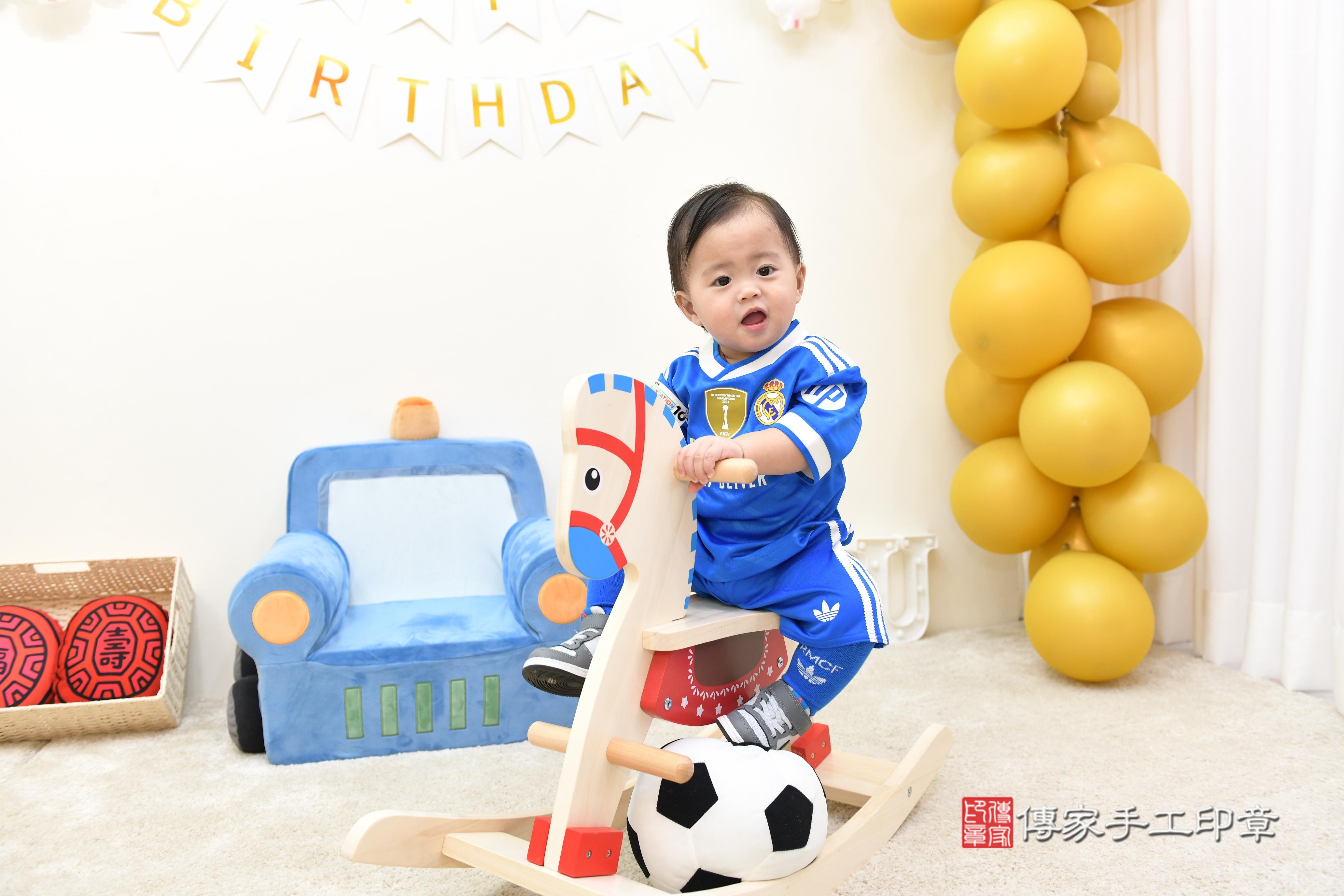 傳家手工印章台南店、抓周、度脺、美式風會場、傳家嬰兒古禮、吉祥話、抓周道具物品24種、拍照。抓周證書。寶寶抓周、滿周歲、生日快樂、祝福 傳家手工印章台南店、抓周、度脺、美式風會場、傳家嬰兒古禮、吉祥話、抓周道具物品24種、拍照。抓周證書。寶寶抓周、滿周歲、生日快樂、祝福