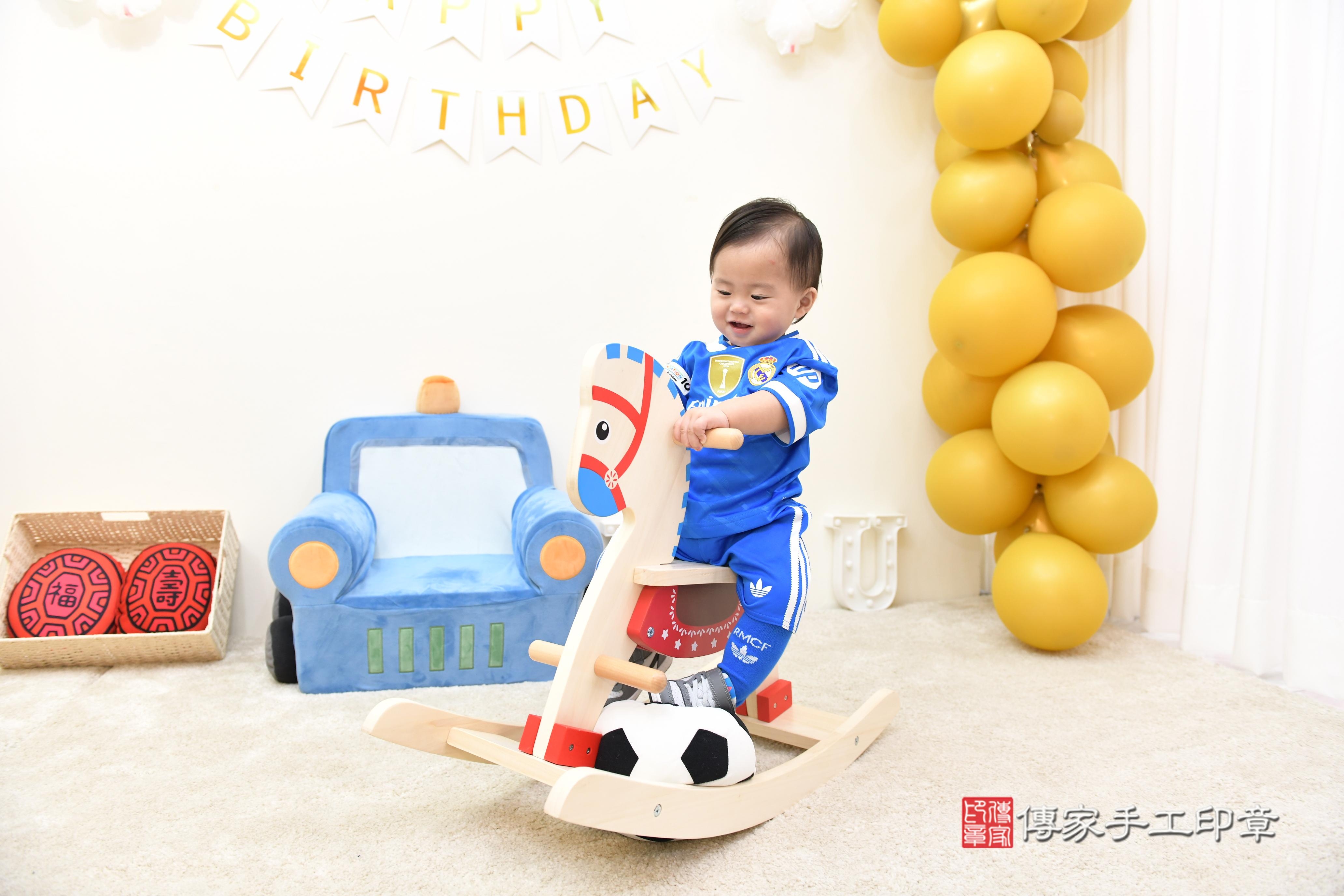 傳家手工印章台南店、抓周、度脺、美式風會場、傳家嬰兒古禮、吉祥話、抓周道具物品24種、拍照。抓周證書。寶寶抓周、滿周歲、生日快樂、祝福 傳家手工印章台南店、抓周、度脺、美式風會場、傳家嬰兒古禮、吉祥話、抓周道具物品24種、拍照。抓周證書。寶寶抓周、滿周歲、生日快樂、祝福