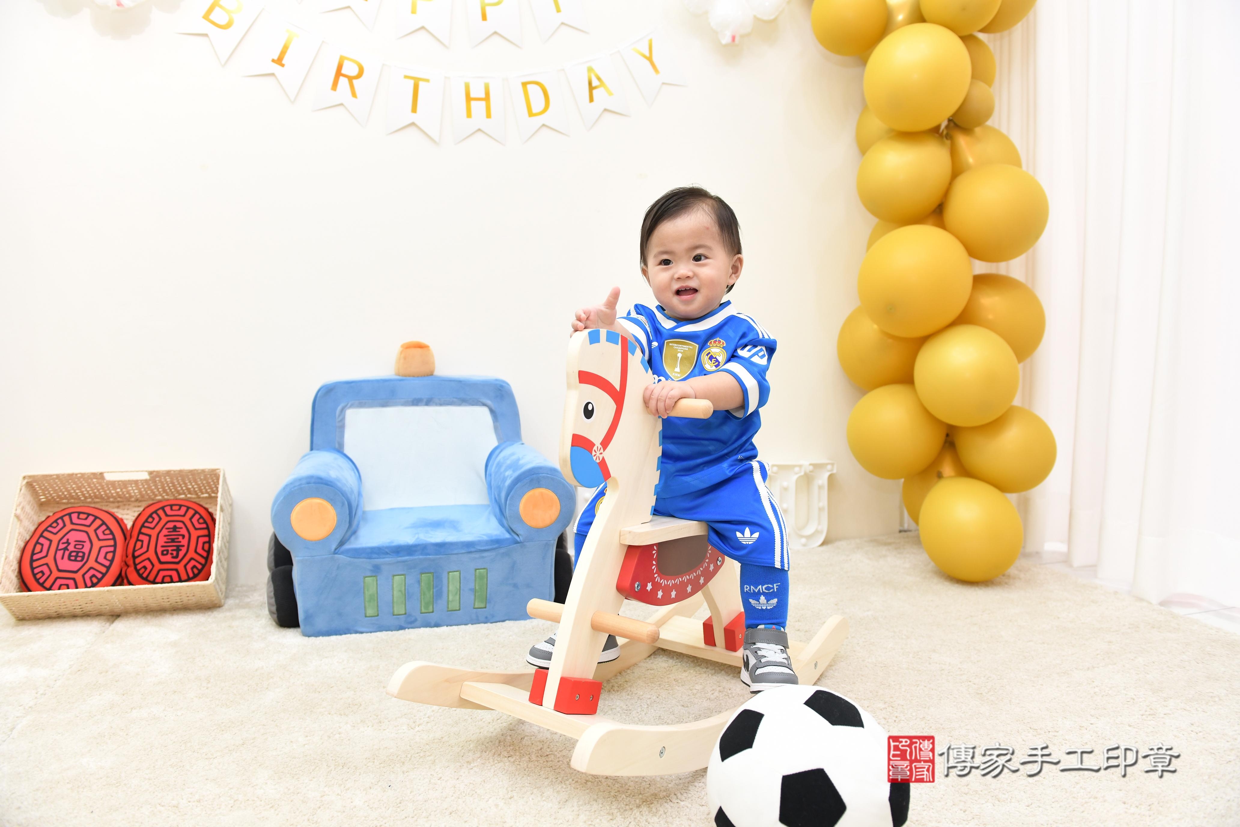 傳家手工印章台南店、抓周、度脺、美式風會場、傳家嬰兒古禮、吉祥話、抓周道具物品24種、拍照。抓周證書。寶寶抓周、滿周歲、生日快樂、祝福 傳家手工印章台南店、抓周、度脺、美式風會場、傳家嬰兒古禮、吉祥話、抓周道具物品24種、拍照。抓周證書。寶寶抓周、滿周歲、生日快樂、祝福