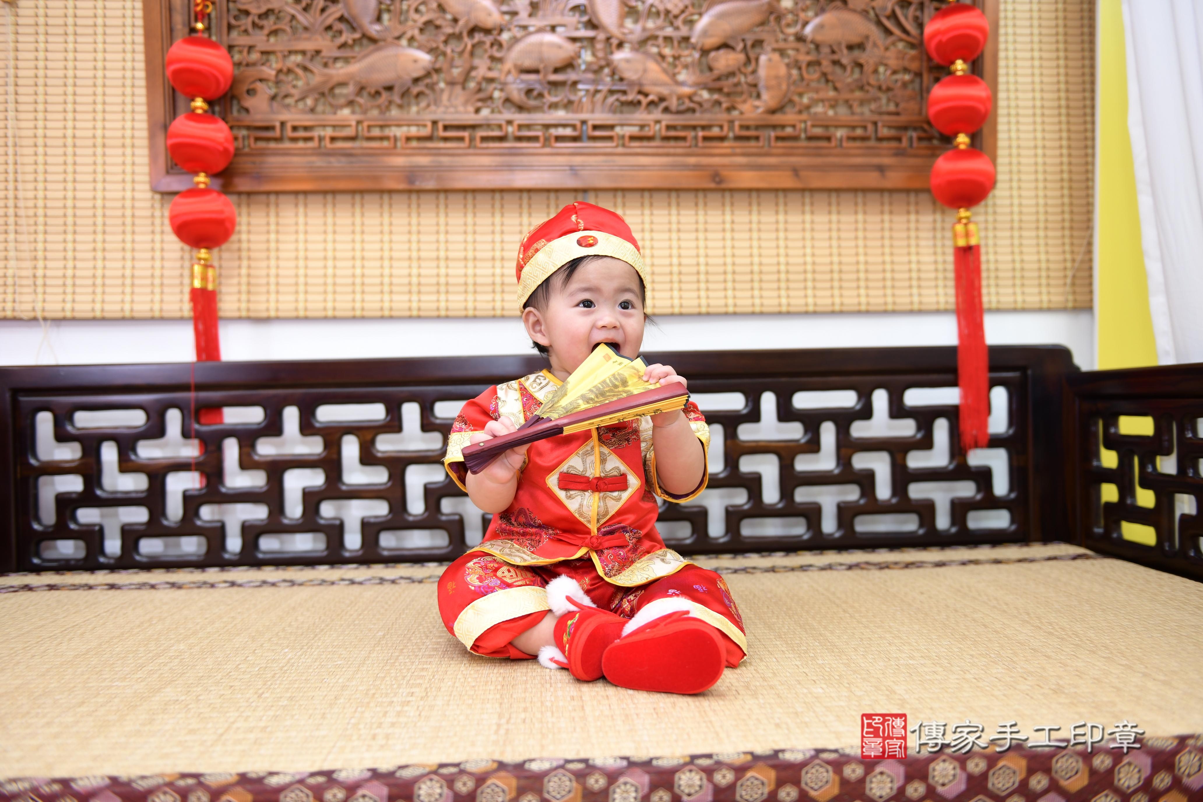 傳家手工印章台南店、抓周、度脺、美式風會場、傳家嬰兒古禮、吉祥話、抓周道具物品24種、拍照。抓周證書。寶寶抓周、滿周歲、生日快樂、祝福 傳家手工印章台南店、抓周、度脺、美式風會場、傳家嬰兒古禮、吉祥話、抓周道具物品24種、拍照。抓周證書。寶寶抓周、滿周歲、生日快樂、祝福