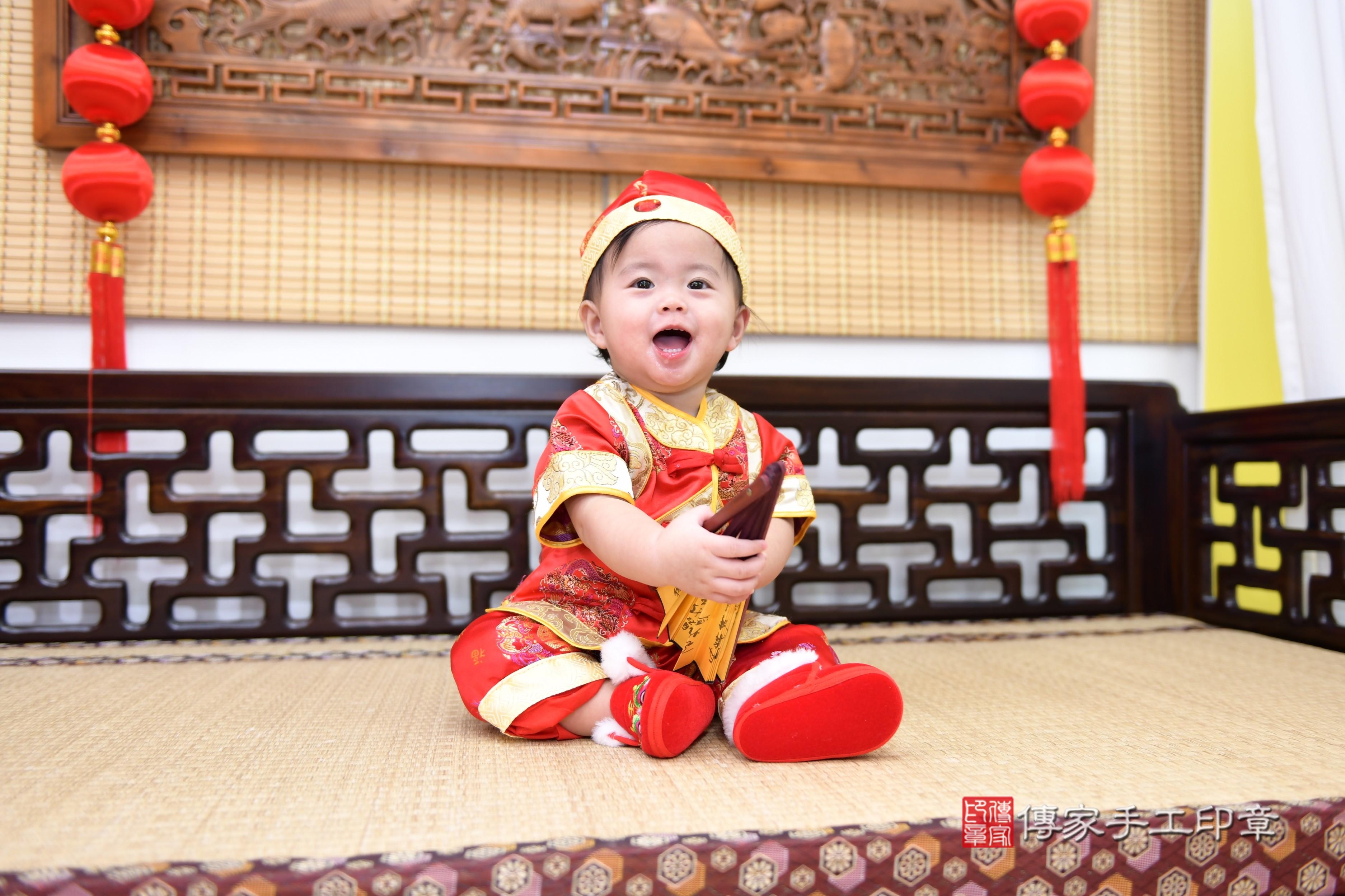 傳家手工印章台南店、抓周、度脺、美式風會場、傳家嬰兒古禮、吉祥話、抓周道具物品24種、拍照。抓周證書。寶寶抓周、滿周歲、生日快樂、祝福 傳家手工印章台南店、抓周、度脺、美式風會場、傳家嬰兒古禮、吉祥話、抓周道具物品24種、拍照。抓周證書。寶寶抓周、滿周歲、生日快樂、祝福