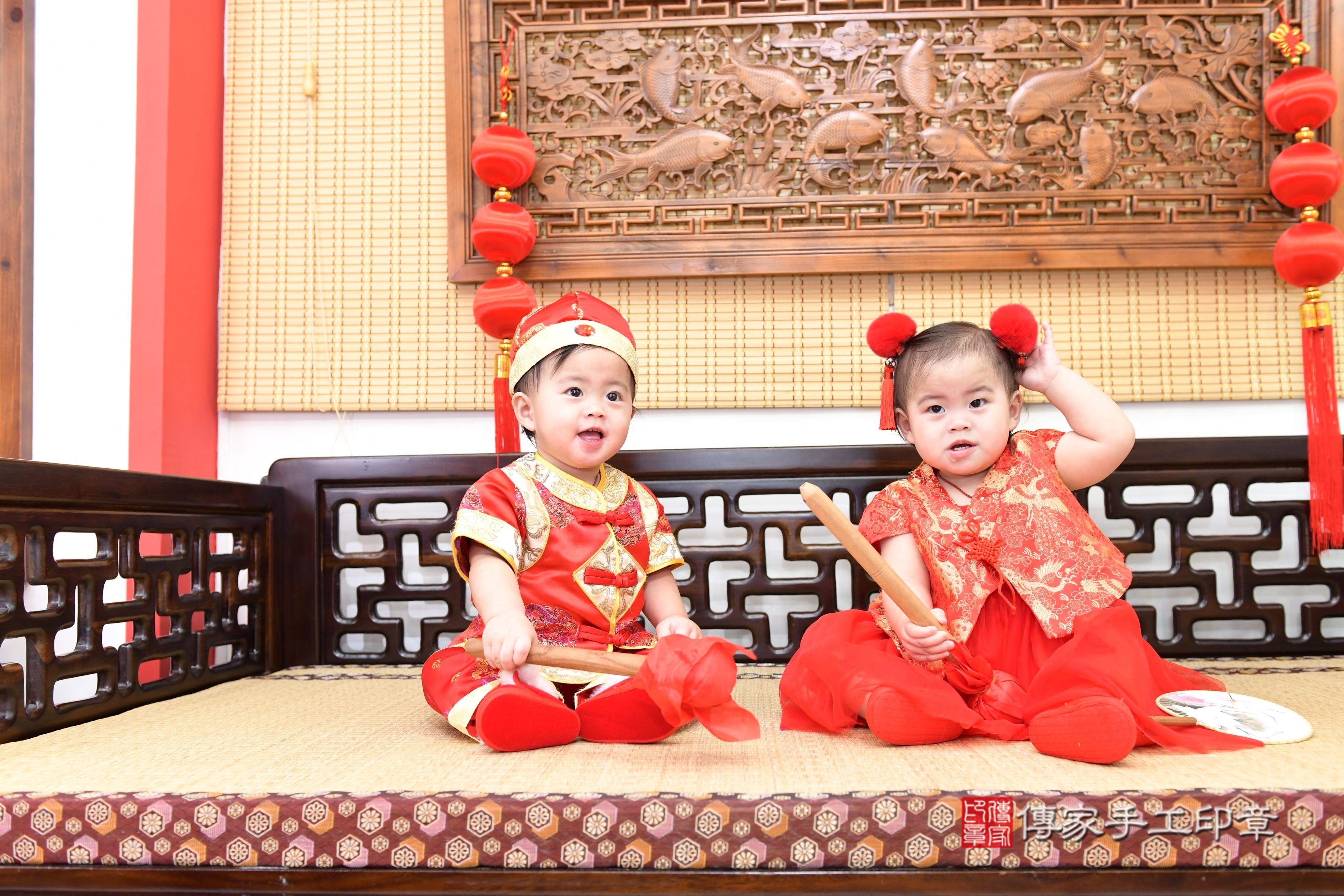 傳家手工印章台南店、抓周、度脺、美式風會場、傳家嬰兒古禮、吉祥話、抓周道具物品24種、拍照。抓周證書。寶寶抓周、滿周歲、生日快樂、祝福 傳家手工印章台南店、抓周、度脺、美式風會場、傳家嬰兒古禮、吉祥話、抓周道具物品24種、拍照。抓周證書。寶寶抓周、滿周歲、生日快樂、祝福