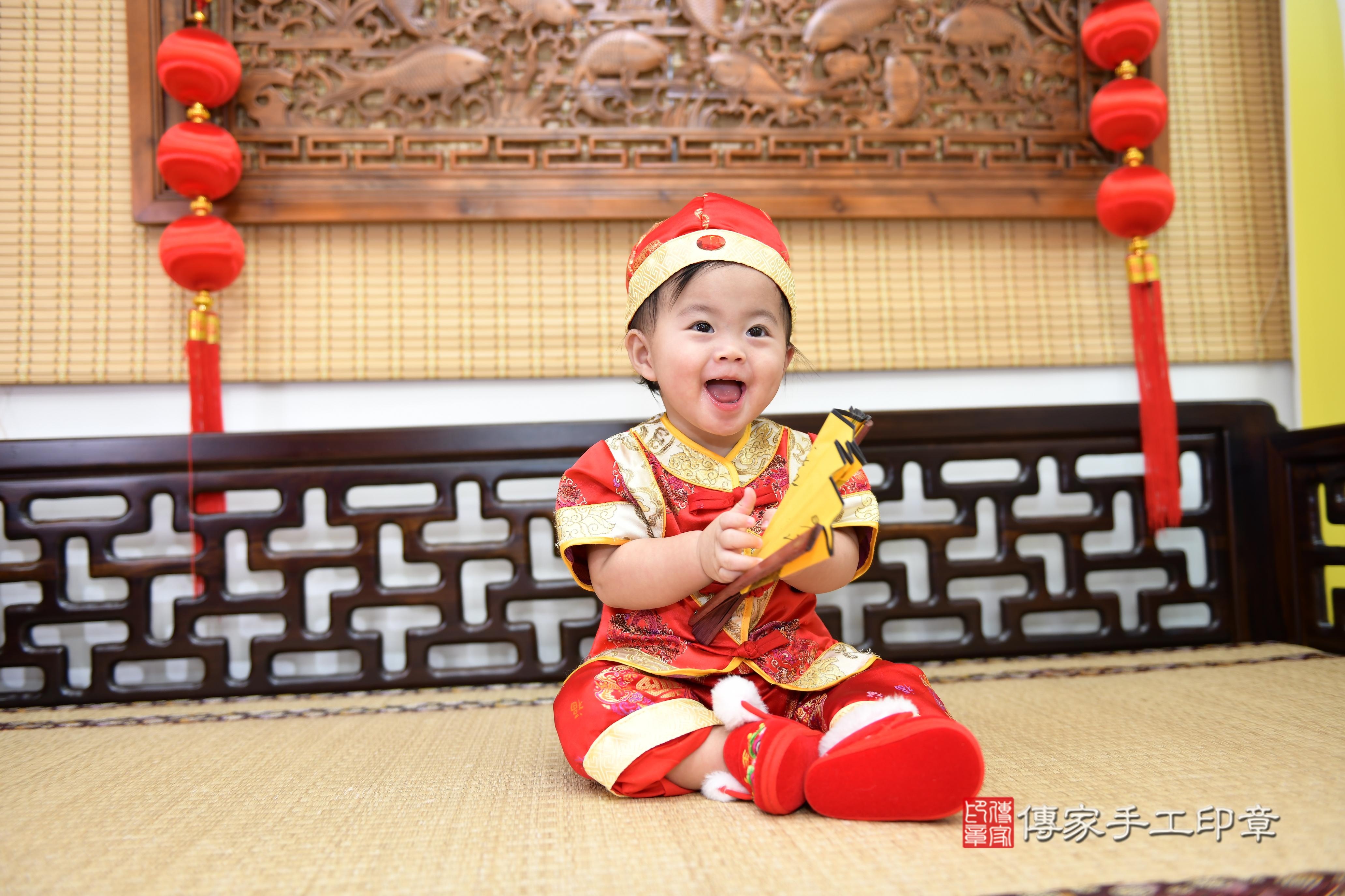 傳家手工印章台南店、抓周、度脺、美式風會場、傳家嬰兒古禮、吉祥話、抓周道具物品24種、拍照。抓周證書。寶寶抓周、滿周歲、生日快樂、祝福 傳家手工印章台南店、抓周、度脺、美式風會場、傳家嬰兒古禮、吉祥話、抓周道具物品24種、拍照。抓周證書。寶寶抓周、滿周歲、生日快樂、祝福