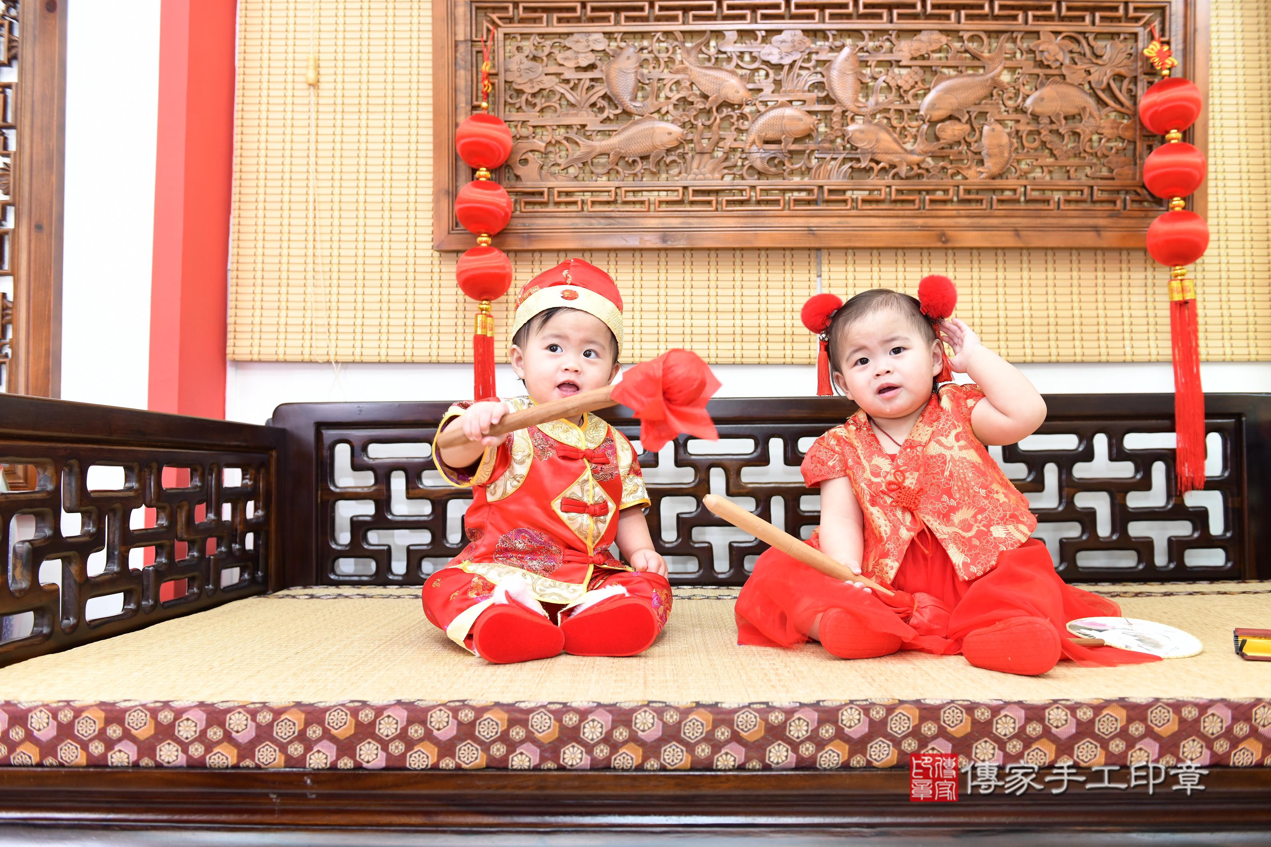 傳家手工印章台南店、抓周、度脺、美式風會場、傳家嬰兒古禮、吉祥話、抓周道具物品24種、拍照。抓周證書。寶寶抓周、滿周歲、生日快樂、祝福 傳家手工印章台南店、抓周、度脺、美式風會場、傳家嬰兒古禮、吉祥話、抓周道具物品24種、拍照。抓周證書。寶寶抓周、滿周歲、生日快樂、祝福