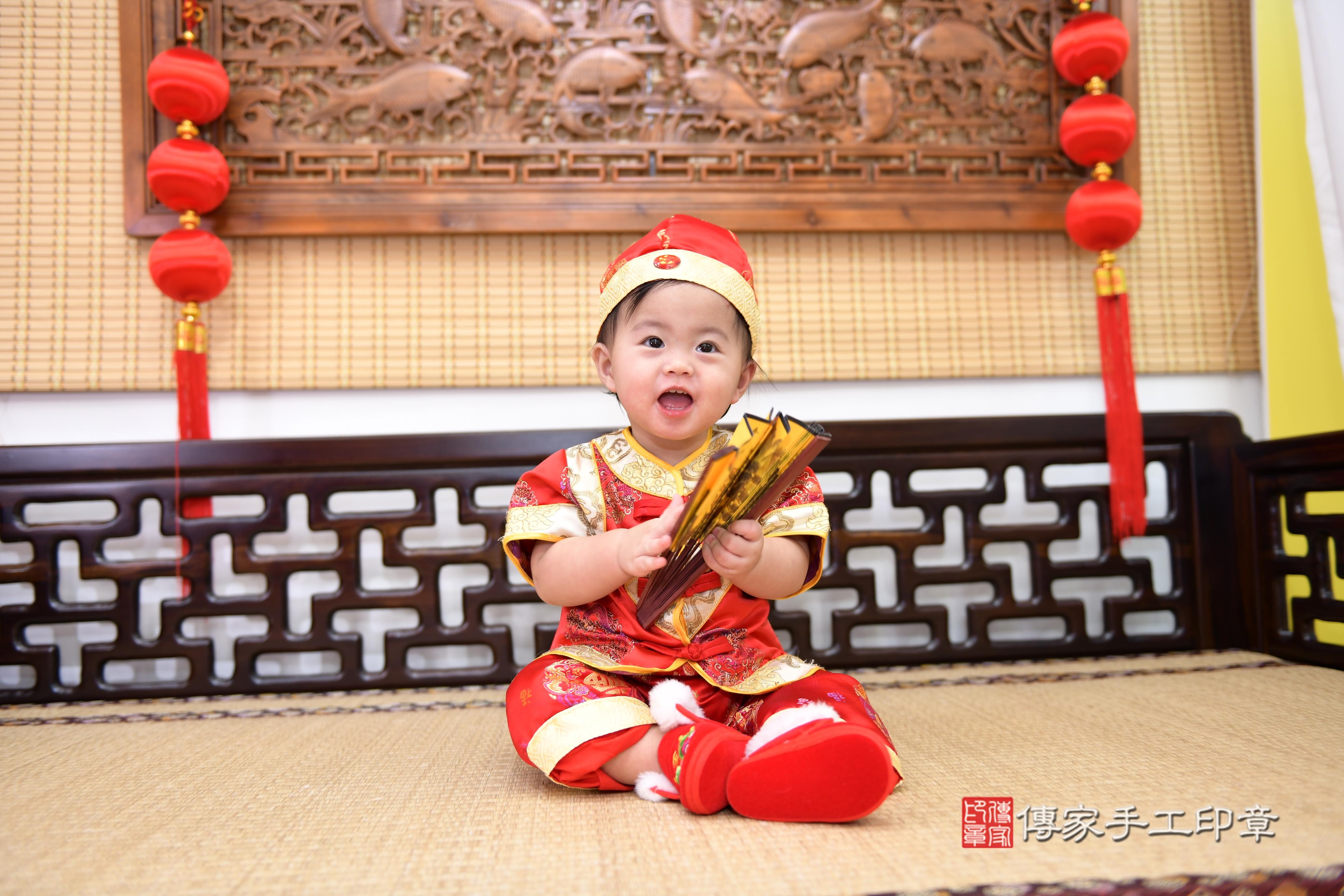 傳家手工印章台南店、抓周、度脺、美式風會場、傳家嬰兒古禮、吉祥話、抓周道具物品24種、拍照。抓周證書。寶寶抓周、滿周歲、生日快樂、祝福 傳家手工印章台南店、抓周、度脺、美式風會場、傳家嬰兒古禮、吉祥話、抓周道具物品24種、拍照。抓周證書。寶寶抓周、滿周歲、生日快樂、祝福