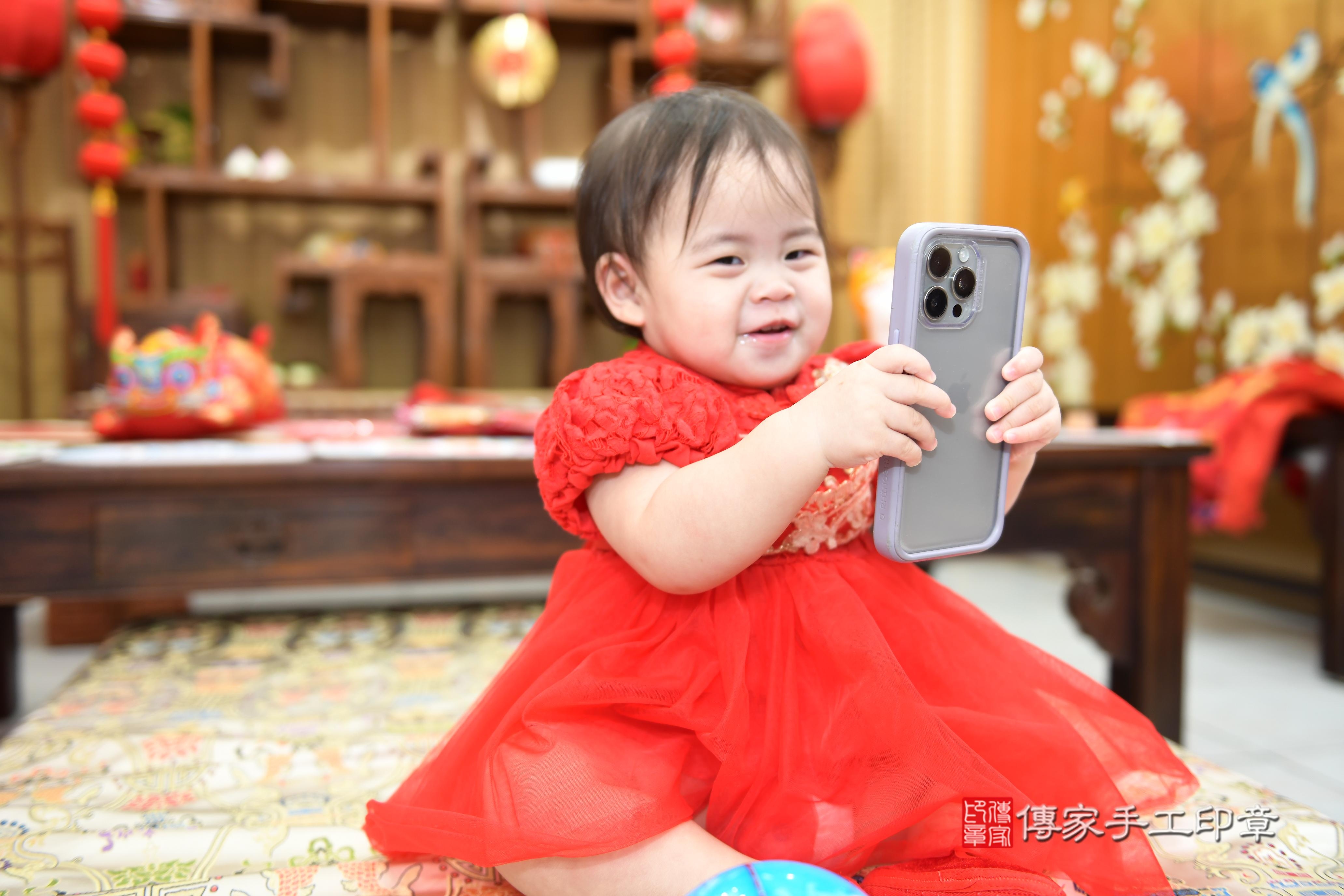 傳家手工印章台南店、抓周、度脺、美式風會場、傳家嬰兒古禮、吉祥話、抓周道具物品24種、拍照。抓周證書。寶寶抓周、滿周歲、生日快樂、祝福 傳家手工印章台南店、抓周、度脺、美式風會場、傳家嬰兒古禮、吉祥話、抓周道具物品24種、拍照。抓周證書。寶寶抓周、滿周歲、生日快樂、祝福