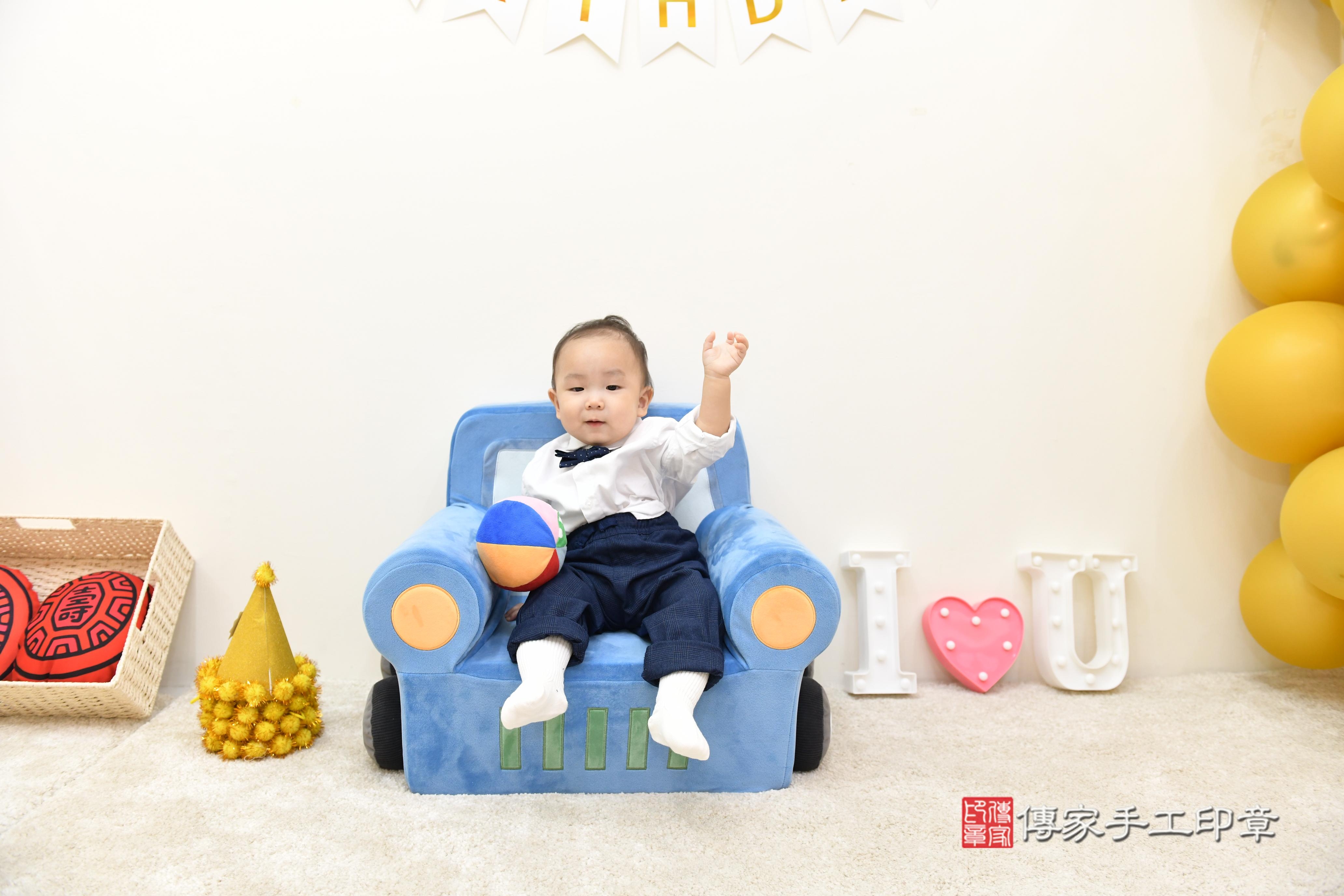 傳家手工印章台南店、抓周、度脺、美式風會場、傳家嬰兒古禮、吉祥話、抓周道具物品24種、拍照。抓周證書。寶寶抓周、滿周歲、生日快樂、祝福 傳家手工印章台南店、抓周、度脺、美式風會場、傳家嬰兒古禮、吉祥話、抓周道具物品24種、拍照。抓周證書。寶寶抓周、滿周歲、生日快樂、祝福