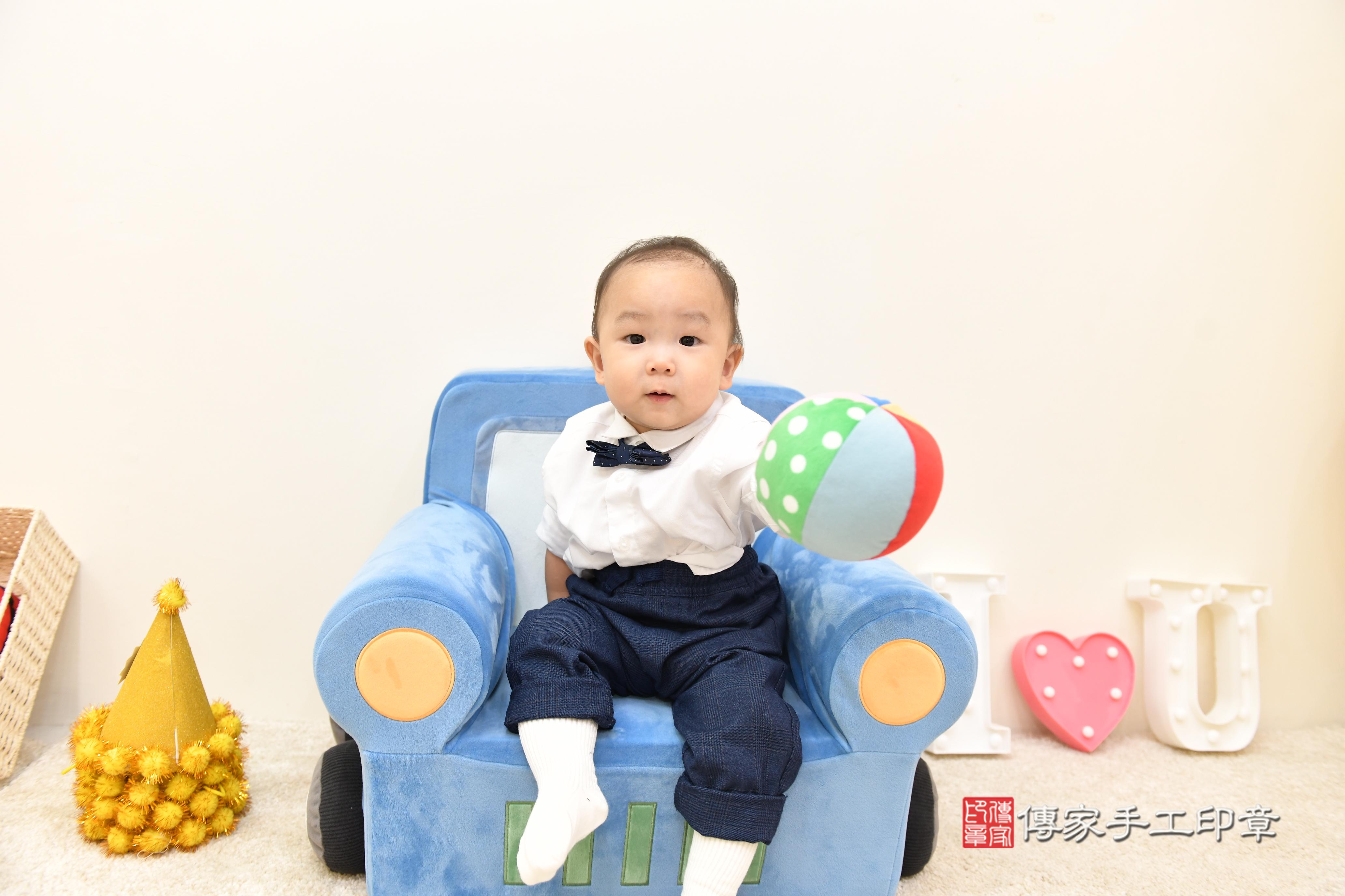 傳家手工印章台南店、抓周、度脺、美式風會場、傳家嬰兒古禮、吉祥話、抓周道具物品24種、拍照。抓周證書。寶寶抓周、滿周歲、生日快樂、祝福 傳家手工印章台南店、抓周、度脺、美式風會場、傳家嬰兒古禮、吉祥話、抓周道具物品24種、拍照。抓周證書。寶寶抓周、滿周歲、生日快樂、祝福