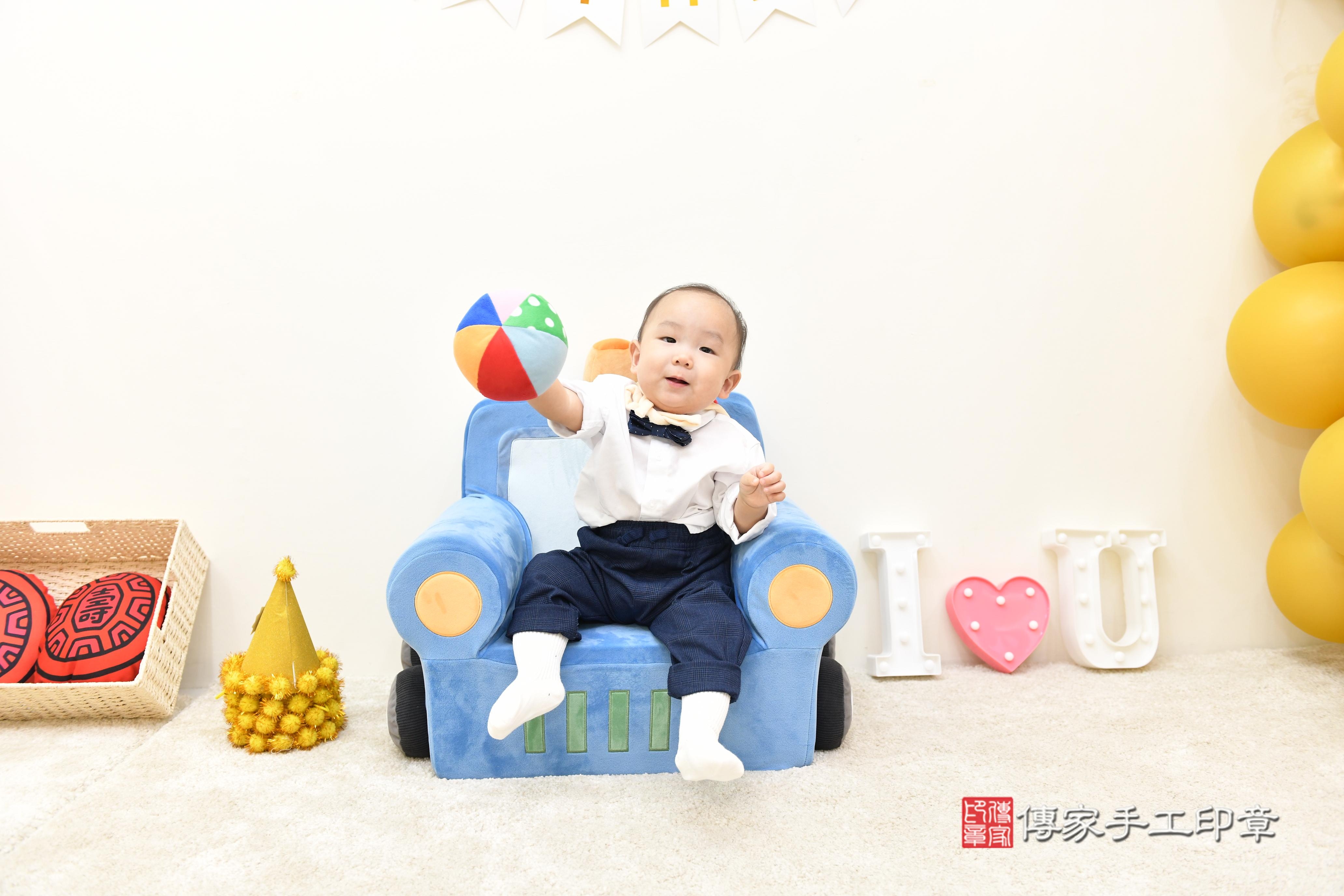 傳家手工印章台南店、抓周、度脺、美式風會場、傳家嬰兒古禮、吉祥話、抓周道具物品24種、拍照。抓周證書。寶寶抓周、滿周歲、生日快樂、祝福 傳家手工印章台南店、抓周、度脺、美式風會場、傳家嬰兒古禮、吉祥話、抓周道具物品24種、拍照。抓周證書。寶寶抓周、滿周歲、生日快樂、祝福