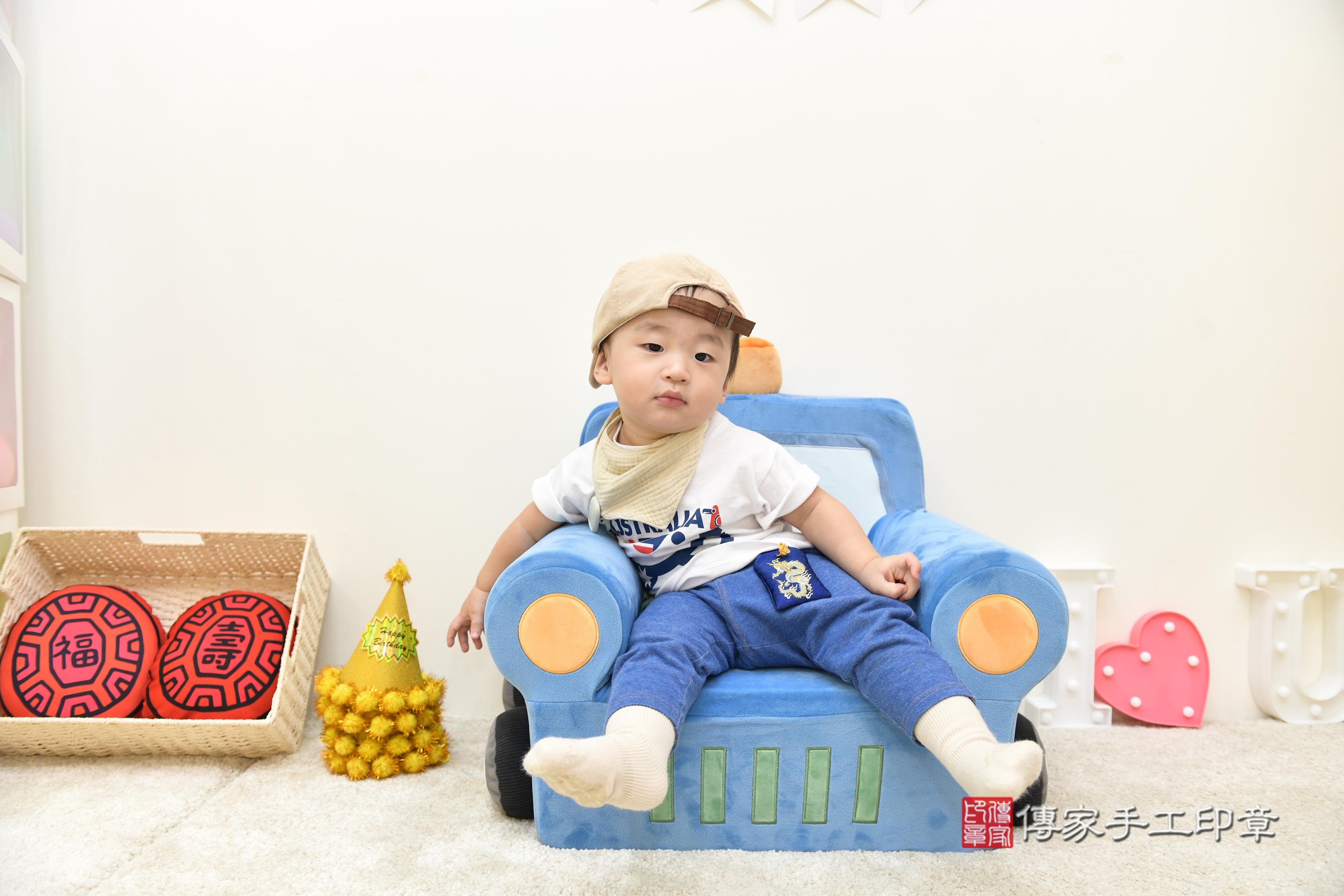 傳家手工印章台南店、抓周、度脺、美式風會場、傳家嬰兒古禮、吉祥話、抓周道具物品24種、拍照。抓周證書。寶寶抓周、滿周歲、生日快樂、祝福 傳家手工印章台南店、抓周、度脺、美式風會場、傳家嬰兒古禮、吉祥話、抓周道具物品24種、拍照。抓周證書。寶寶抓周、滿周歲、生日快樂、祝福