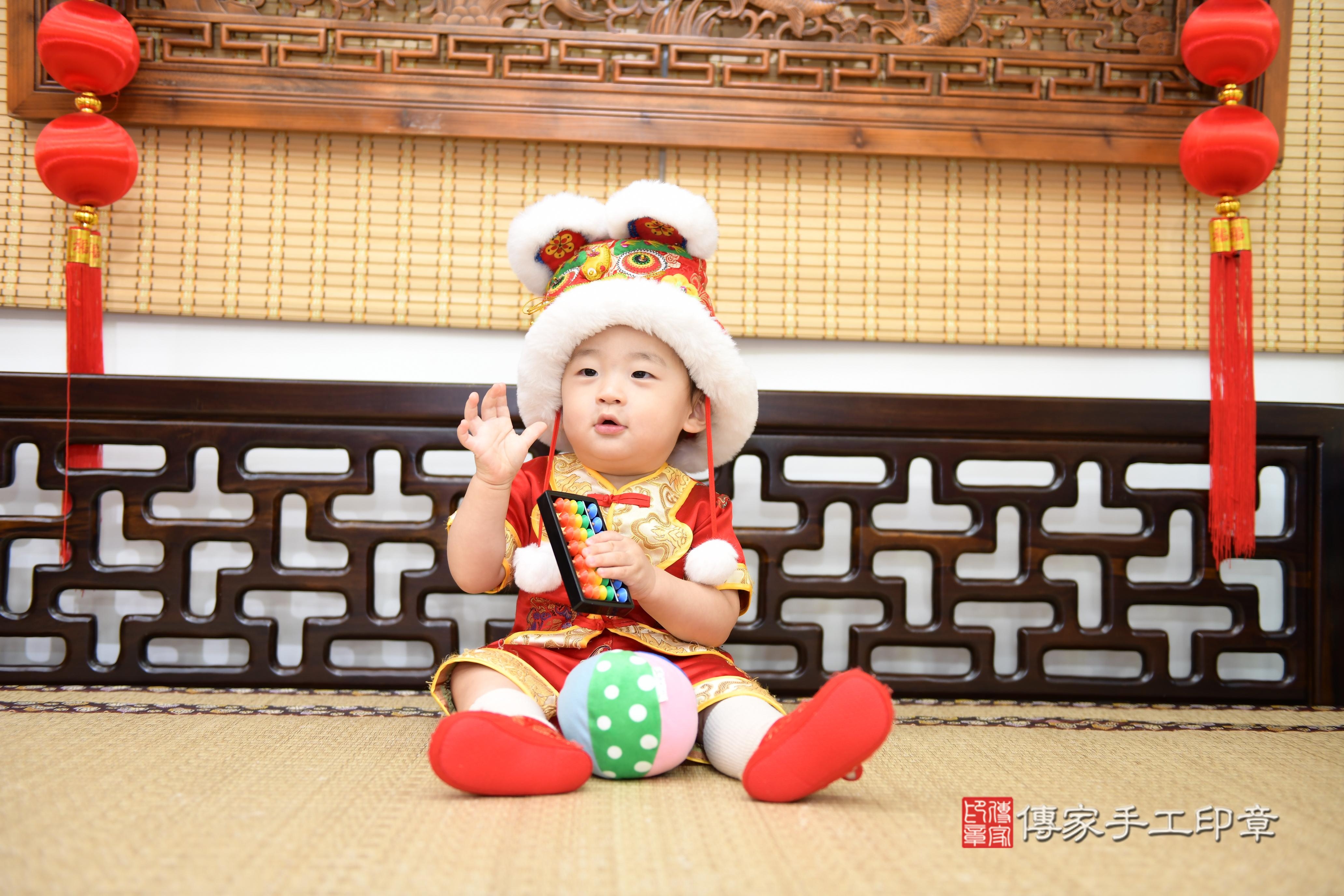 傳家手工印章台南店、抓周、度脺、美式風會場、傳家嬰兒古禮、吉祥話、抓周道具物品24種、拍照。抓周證書。寶寶抓周、滿周歲、生日快樂、祝福 傳家手工印章台南店、抓周、度脺、美式風會場、傳家嬰兒古禮、吉祥話、抓周道具物品24種、拍照。抓周證書。寶寶抓周、滿周歲、生日快樂、祝福