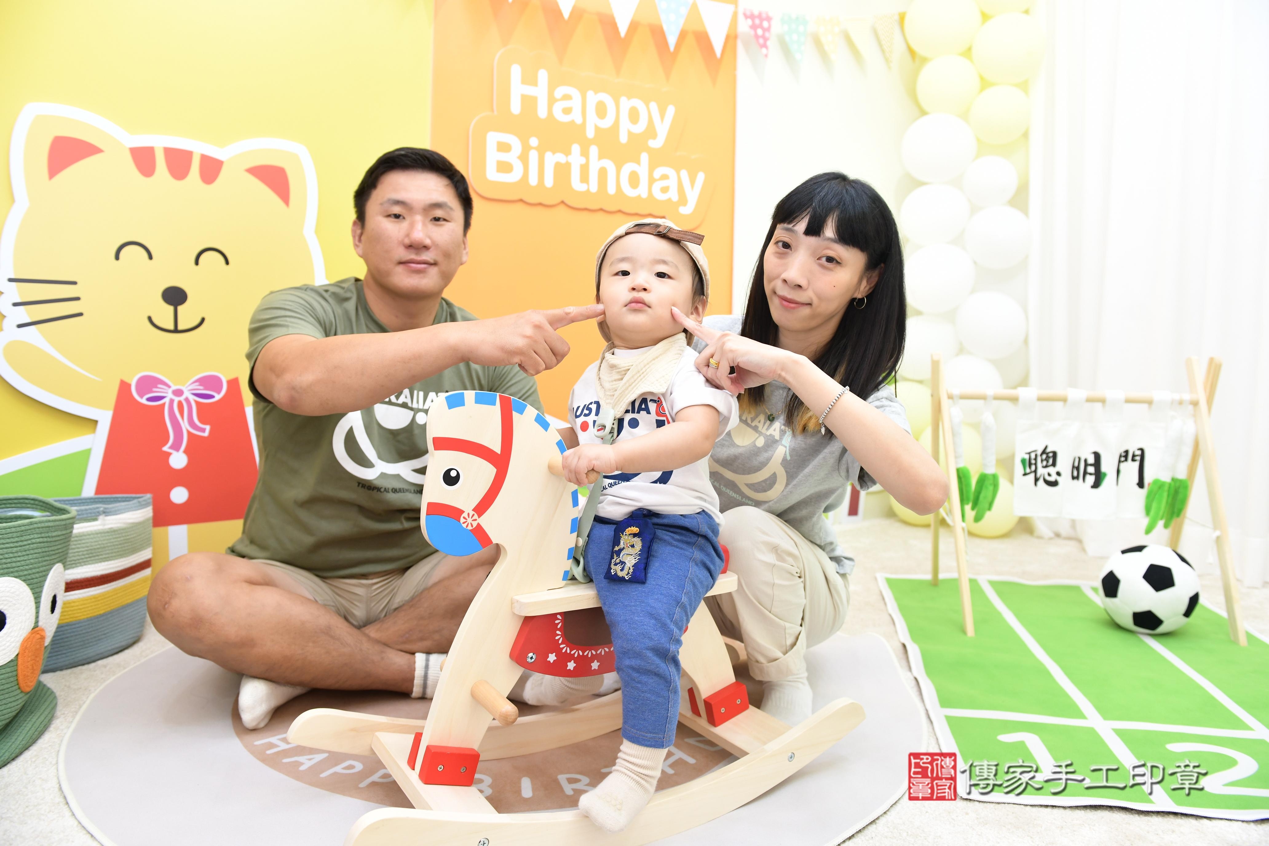 傳家手工印章台南店、抓周、度脺、美式風會場、傳家嬰兒古禮、吉祥話、抓周道具物品24種、拍照。抓周證書。寶寶抓周、滿周歲、生日快樂、祝福 傳家手工印章台南店、抓周、度脺、美式風會場、傳家嬰兒古禮、吉祥話、抓周道具物品24種、拍照。抓周證書。寶寶抓周、滿周歲、生日快樂、祝福