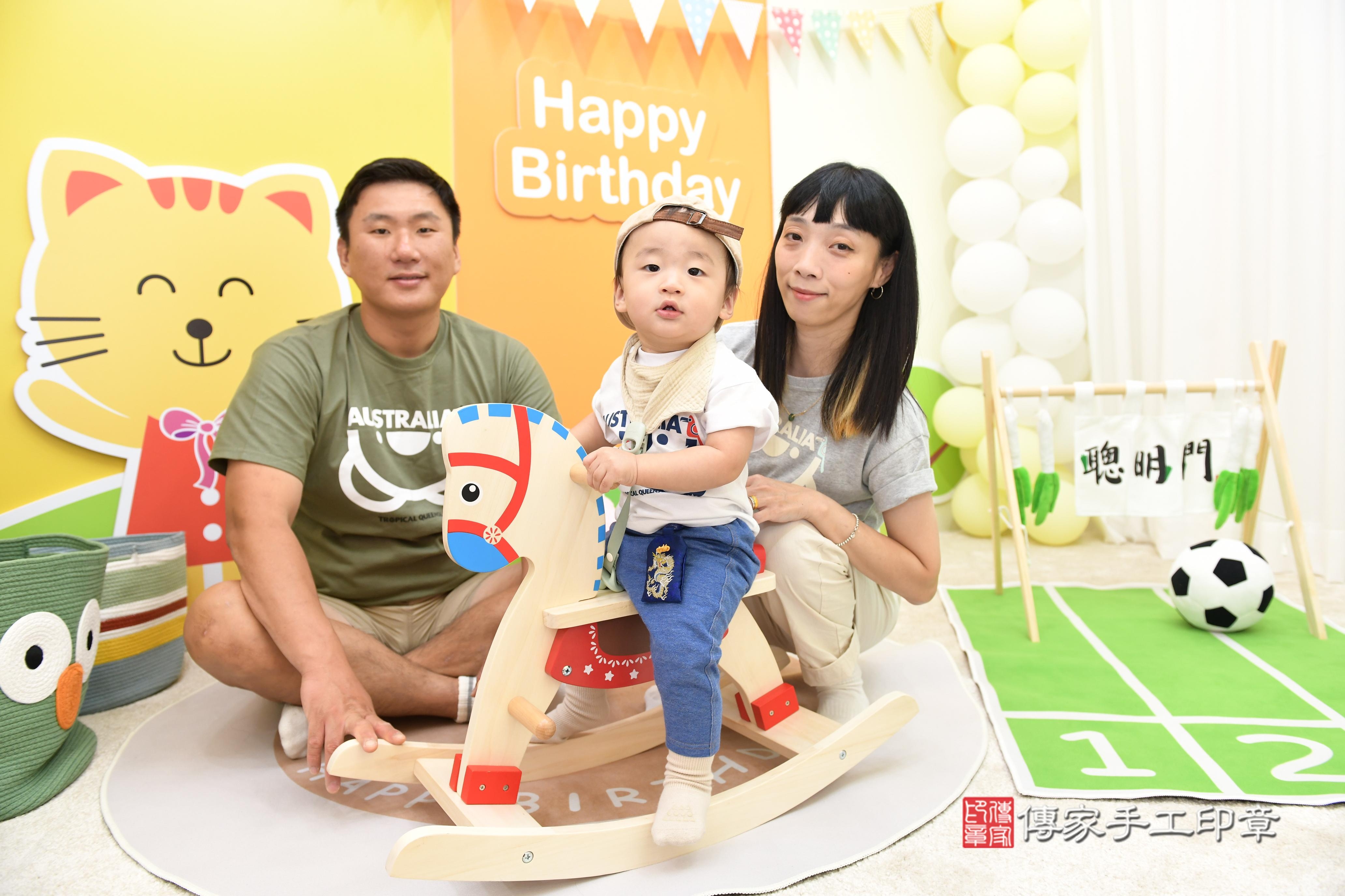 傳家手工印章台南店、抓周、度脺、美式風會場、傳家嬰兒古禮、吉祥話、抓周道具物品24種、拍照。抓周證書。寶寶抓周、滿周歲、生日快樂、祝福 傳家手工印章台南店、抓周、度脺、美式風會場、傳家嬰兒古禮、吉祥話、抓周道具物品24種、拍照。抓周證書。寶寶抓周、滿周歲、生日快樂、祝福