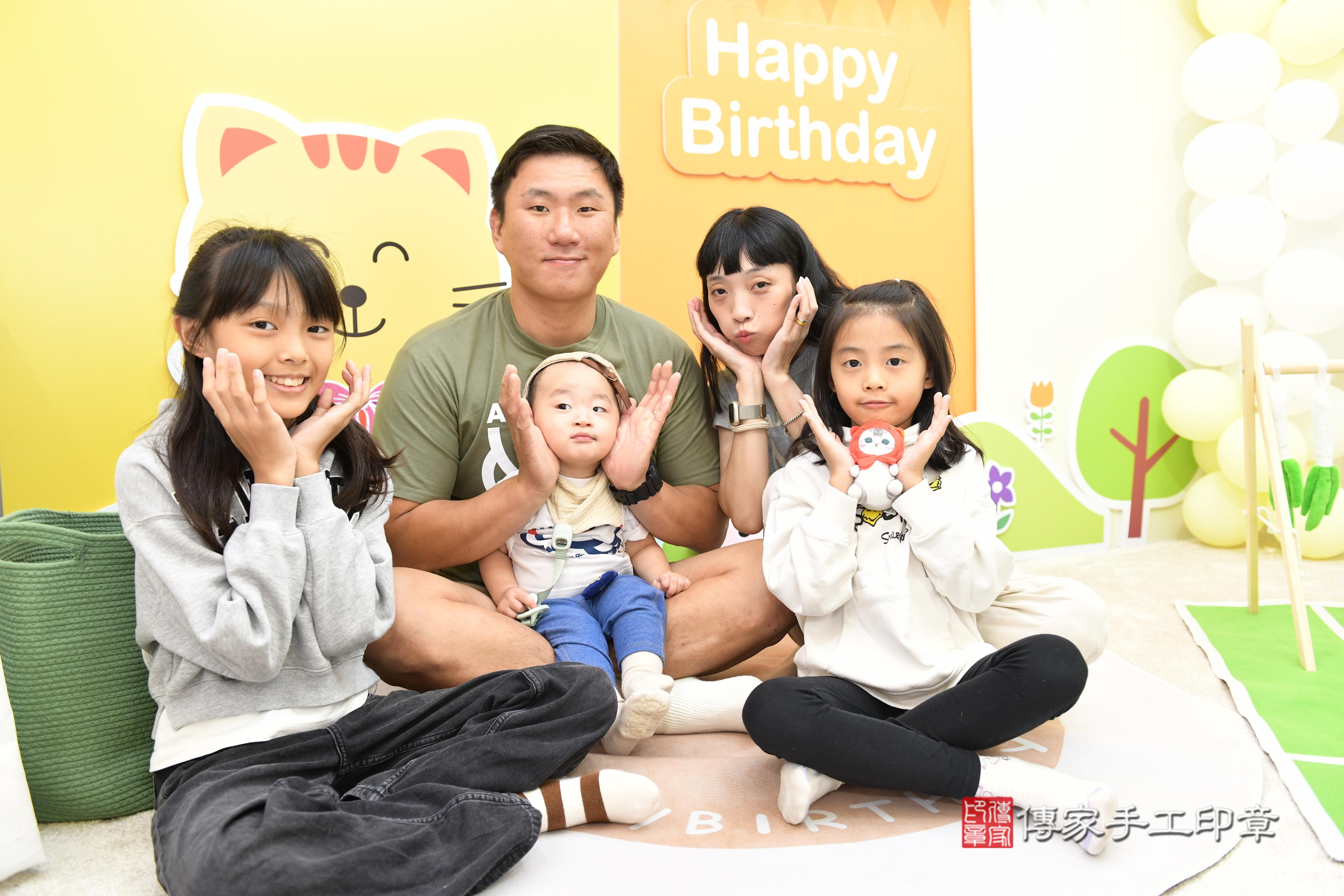 傳家手工印章台南店、抓周、度脺、美式風會場、傳家嬰兒古禮、吉祥話、抓周道具物品24種、拍照。抓周證書。寶寶抓周、滿周歲、生日快樂、祝福 傳家手工印章台南店、抓周、度脺、美式風會場、傳家嬰兒古禮、吉祥話、抓周道具物品24種、拍照。抓周證書。寶寶抓周、滿周歲、生日快樂、祝福