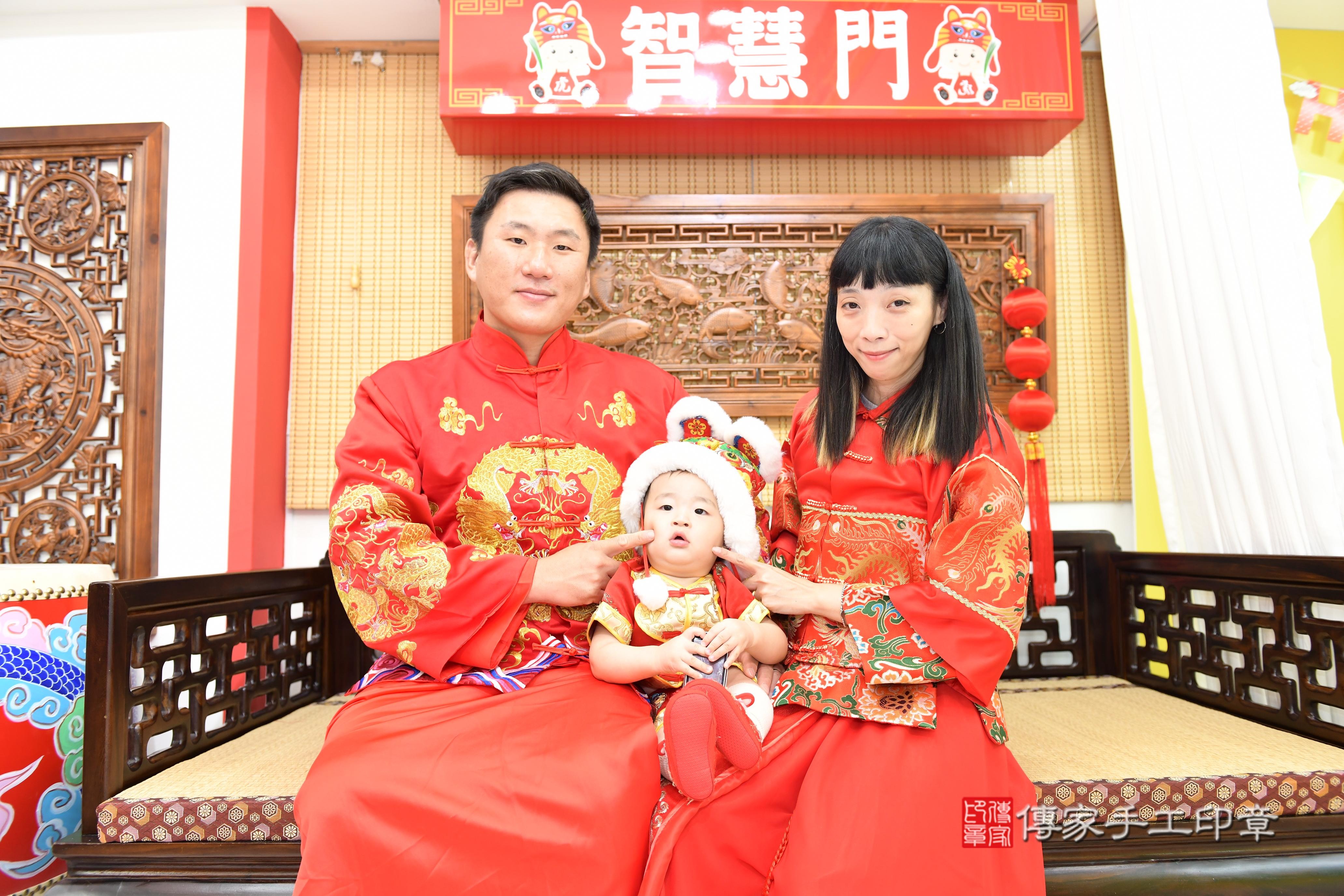 傳家手工印章台南店、抓周、度脺、美式風會場、傳家嬰兒古禮、吉祥話、抓周道具物品24種、拍照。抓周證書。寶寶抓周、滿周歲、生日快樂、祝福 傳家手工印章台南店、抓周、度脺、美式風會場、傳家嬰兒古禮、吉祥話、抓周道具物品24種、拍照。抓周證書。寶寶抓周、滿周歲、生日快樂、祝福