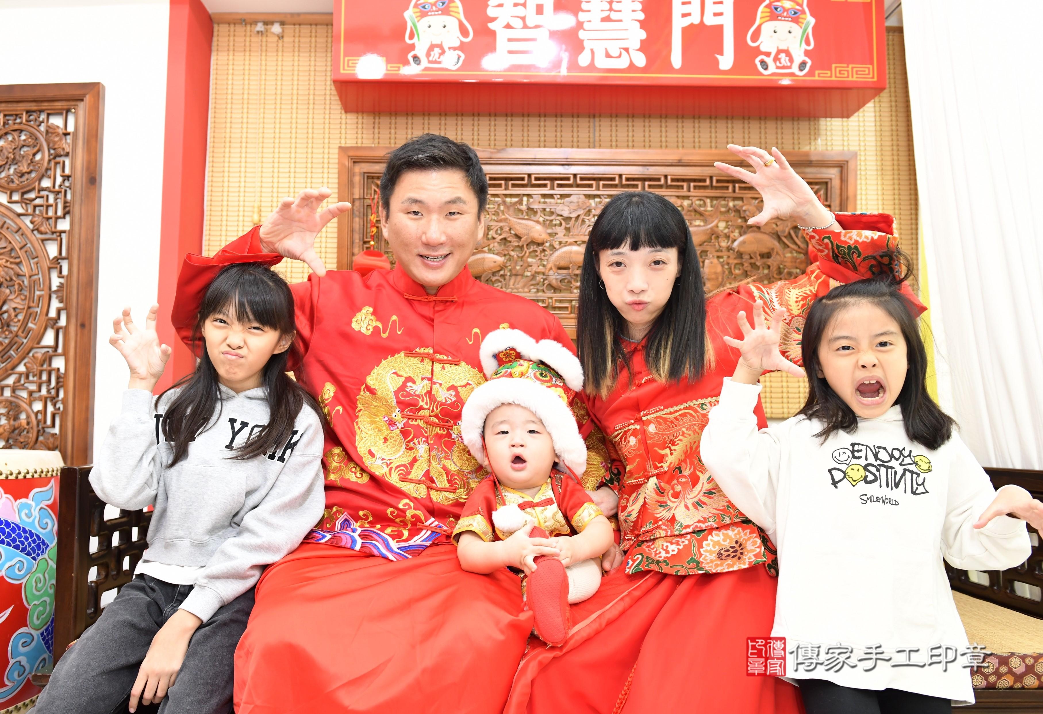 傳家手工印章台南店、抓周、度脺、美式風會場、傳家嬰兒古禮、吉祥話、抓周道具物品24種、拍照。抓周證書。寶寶抓周、滿周歲、生日快樂、祝福 傳家手工印章台南店、抓周、度脺、美式風會場、傳家嬰兒古禮、吉祥話、抓周道具物品24種、拍照。抓周證書。寶寶抓周、滿周歲、生日快樂、祝福