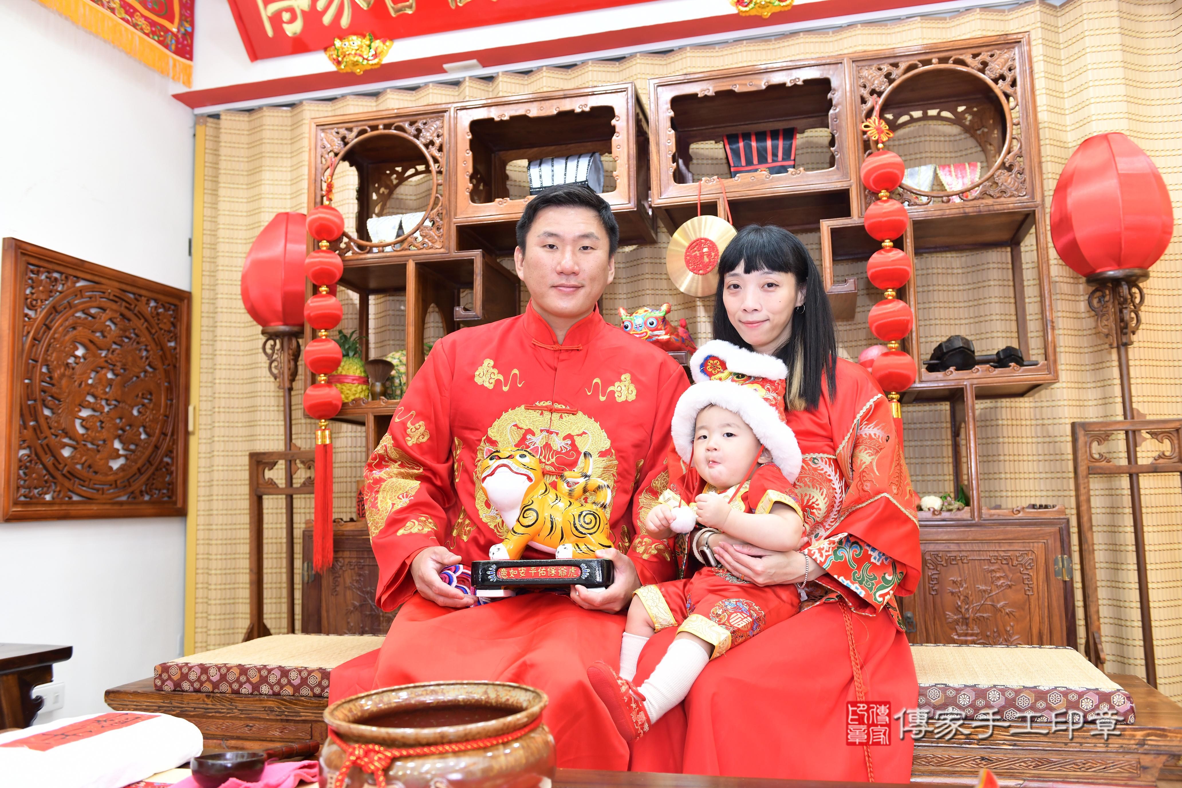 傳家手工印章台南店、抓周、度脺、美式風會場、傳家嬰兒古禮、吉祥話、抓周道具物品24種、拍照。抓周證書。寶寶抓周、滿周歲、生日快樂、祝福 傳家手工印章台南店、抓周、度脺、美式風會場、傳家嬰兒古禮、吉祥話、抓周道具物品24種、拍照。抓周證書。寶寶抓周、滿周歲、生日快樂、祝福