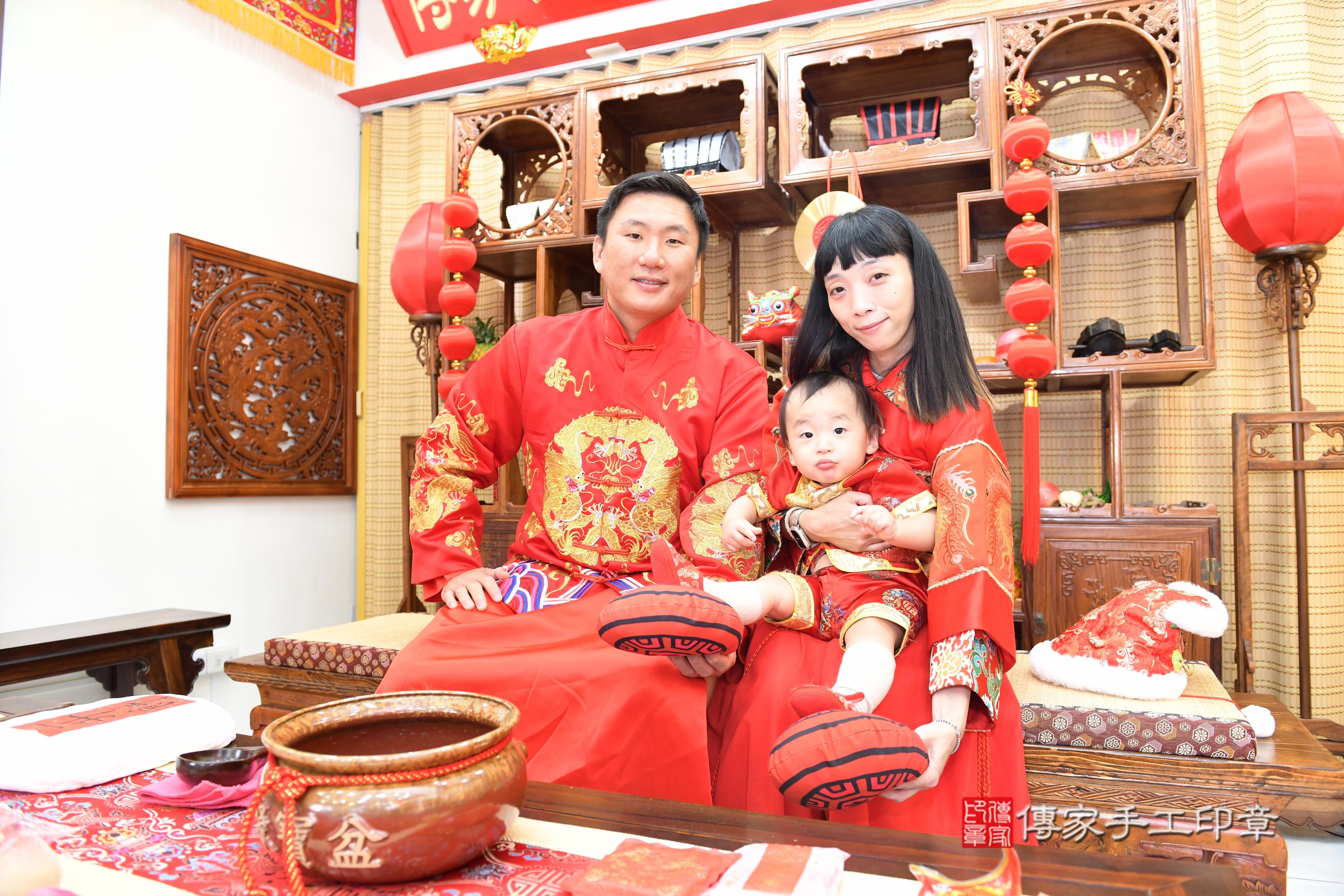 傳家手工印章台南店、抓周、度脺、美式風會場、傳家嬰兒古禮、吉祥話、抓周道具物品24種、拍照。抓周證書。寶寶抓周、滿周歲、生日快樂、祝福 傳家手工印章台南店、抓周、度脺、美式風會場、傳家嬰兒古禮、吉祥話、抓周道具物品24種、拍照。抓周證書。寶寶抓周、滿周歲、生日快樂、祝福