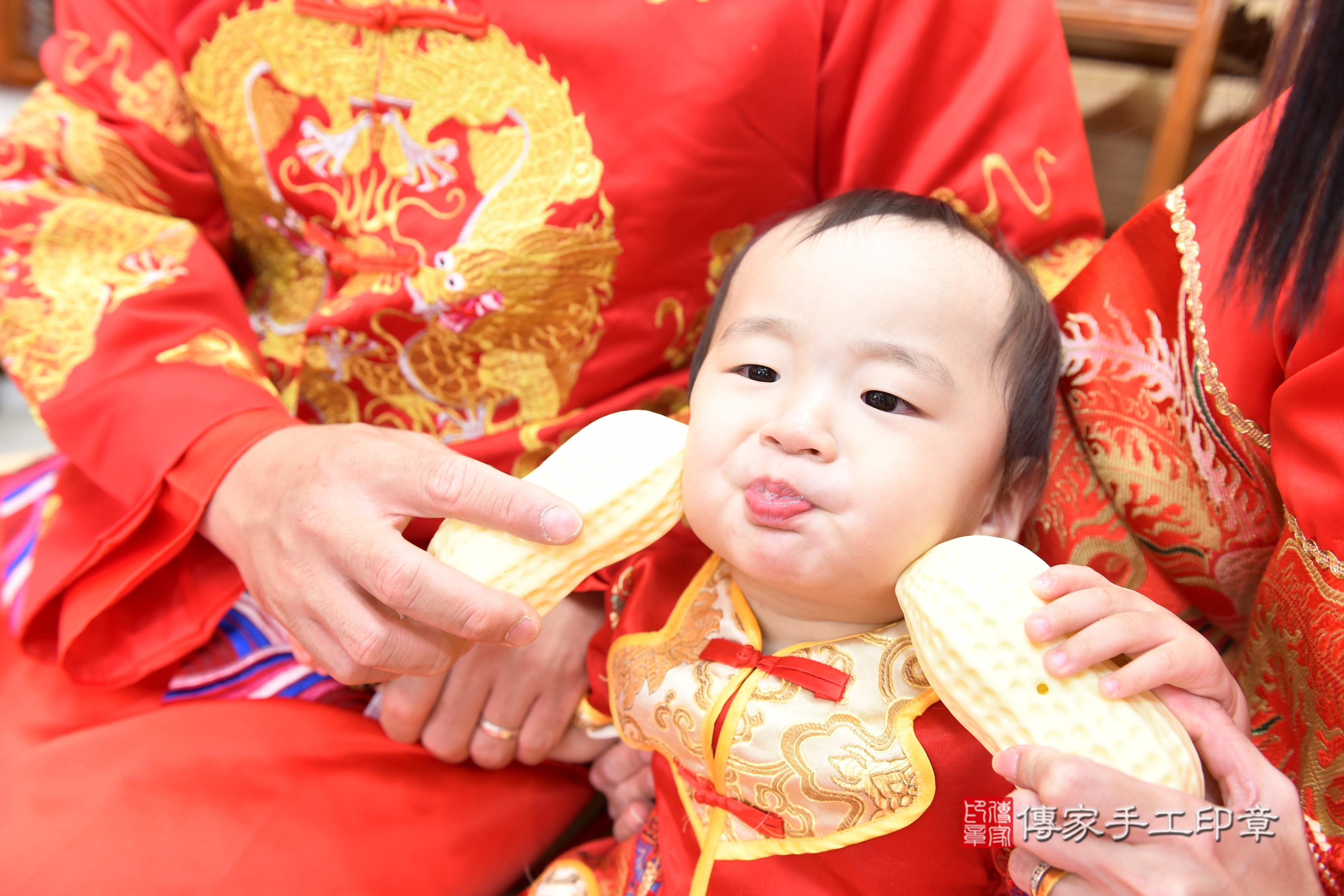 傳家手工印章台南店、抓周、度脺、美式風會場、傳家嬰兒古禮、吉祥話、抓周道具物品24種、拍照。抓周證書。寶寶抓周、滿周歲、生日快樂、祝福 傳家手工印章台南店、抓周、度脺、美式風會場、傳家嬰兒古禮、吉祥話、抓周道具物品24種、拍照。抓周證書。寶寶抓周、滿周歲、生日快樂、祝福