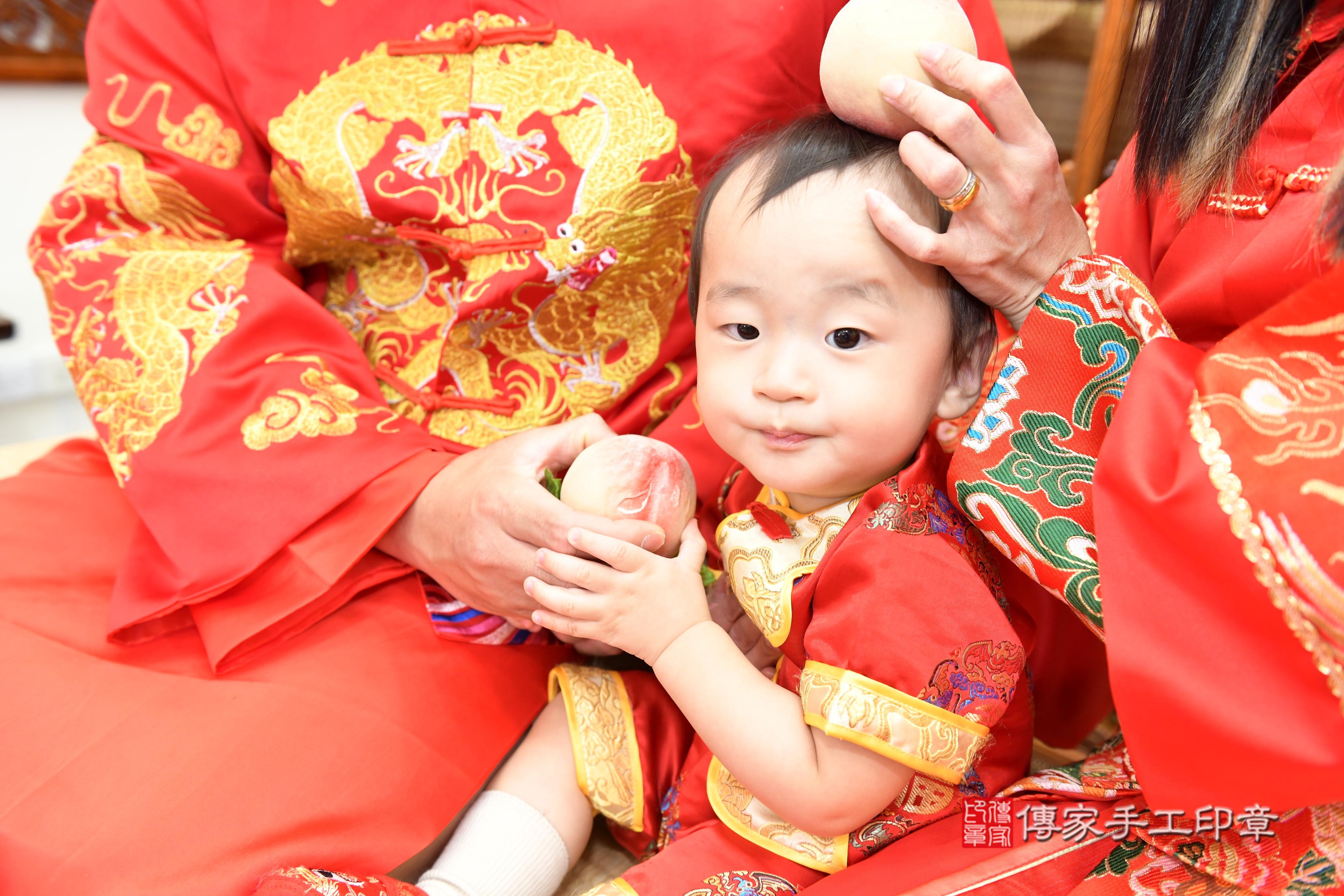 傳家手工印章台南店、抓周、度脺、美式風會場、傳家嬰兒古禮、吉祥話、抓周道具物品24種、拍照。抓周證書。寶寶抓周、滿周歲、生日快樂、祝福 傳家手工印章台南店、抓周、度脺、美式風會場、傳家嬰兒古禮、吉祥話、抓周道具物品24種、拍照。抓周證書。寶寶抓周、滿周歲、生日快樂、祝福