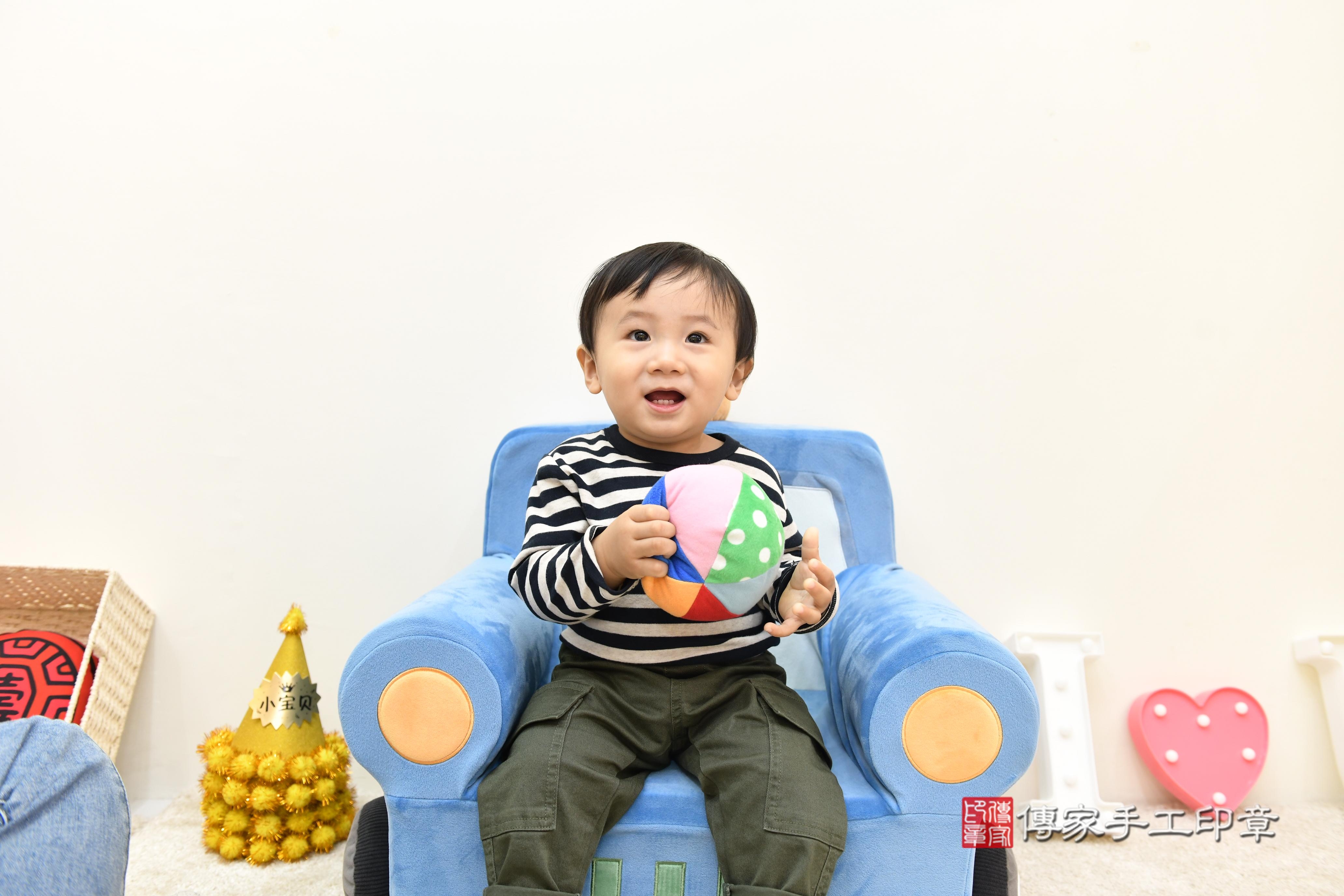 傳家手工印章台南店、抓周、度脺、美式風會場、傳家嬰兒古禮、吉祥話、抓周道具物品24種、拍照。抓周證書。寶寶抓周、滿周歲、生日快樂、祝福 傳家手工印章台南店、抓周、度脺、美式風會場、傳家嬰兒古禮、吉祥話、抓周道具物品24種、拍照。抓周證書。寶寶抓周、滿周歲、生日快樂、祝福