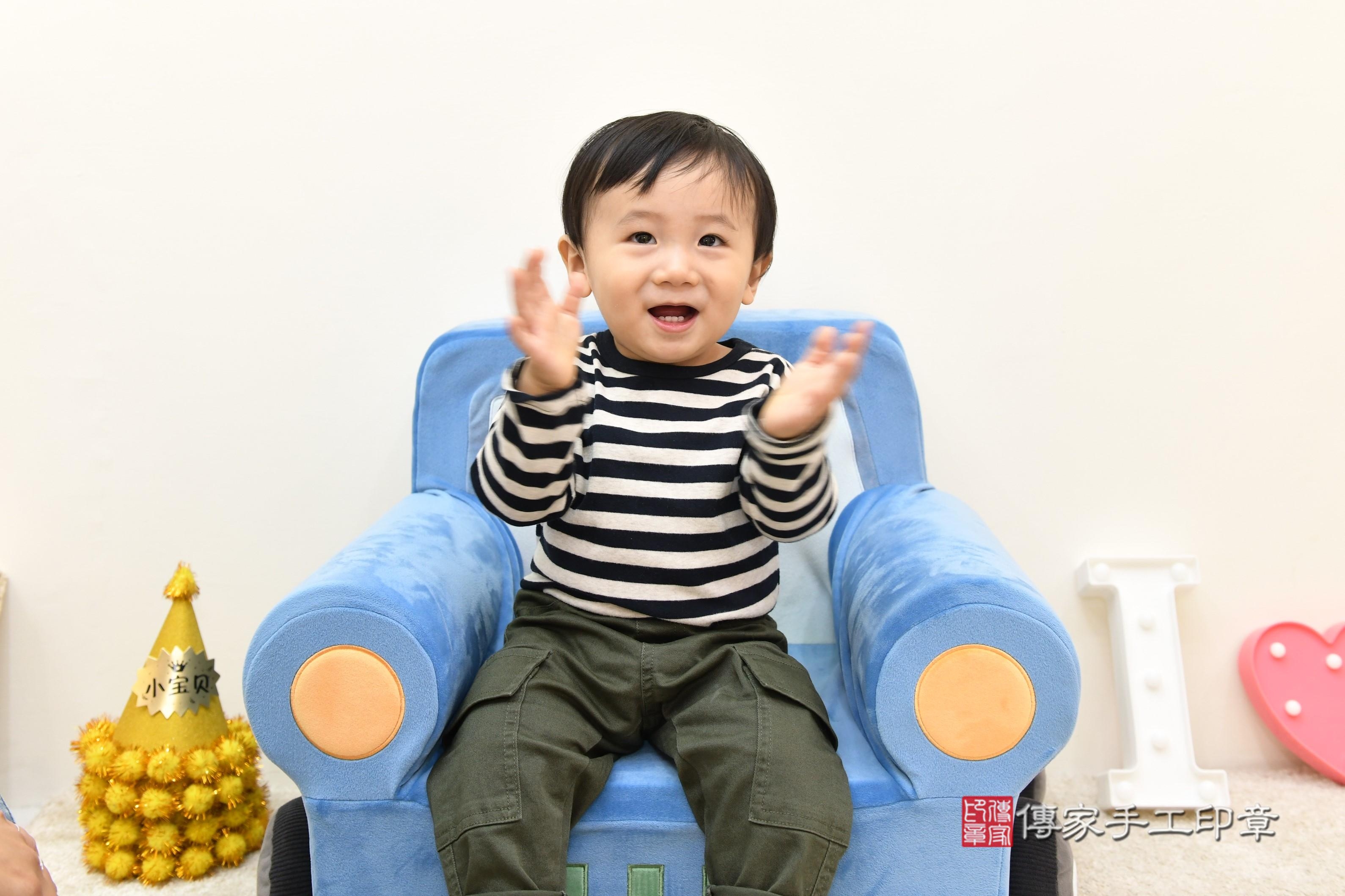 傳家手工印章台南店、抓周、度脺、美式風會場、傳家嬰兒古禮、吉祥話、抓周道具物品24種、拍照。抓周證書。寶寶抓周、滿周歲、生日快樂、祝福 傳家手工印章台南店、抓周、度脺、美式風會場、傳家嬰兒古禮、吉祥話、抓周道具物品24種、拍照。抓周證書。寶寶抓周、滿周歲、生日快樂、祝福