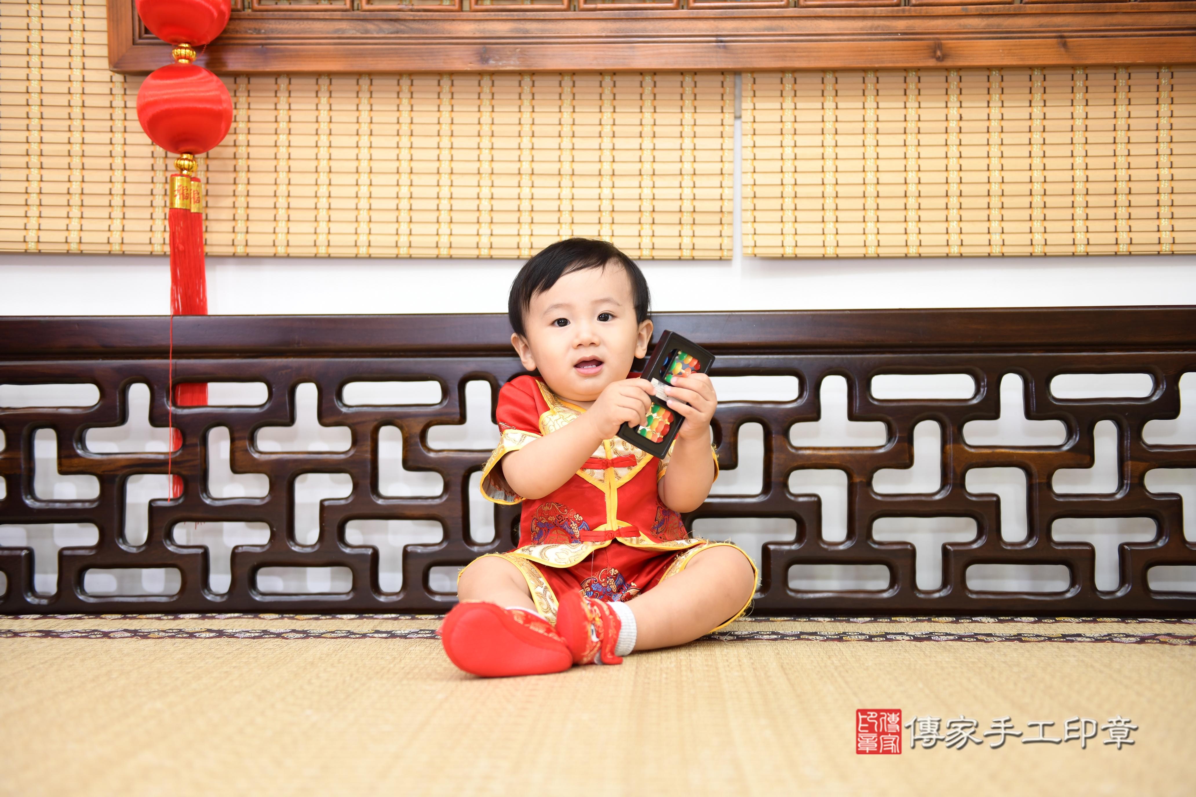 傳家手工印章台南店、抓周、度脺、美式風會場、傳家嬰兒古禮、吉祥話、抓周道具物品24種、拍照。抓周證書。寶寶抓周、滿周歲、生日快樂、祝福 傳家手工印章台南店、抓周、度脺、美式風會場、傳家嬰兒古禮、吉祥話、抓周道具物品24種、拍照。抓周證書。寶寶抓周、滿周歲、生日快樂、祝福