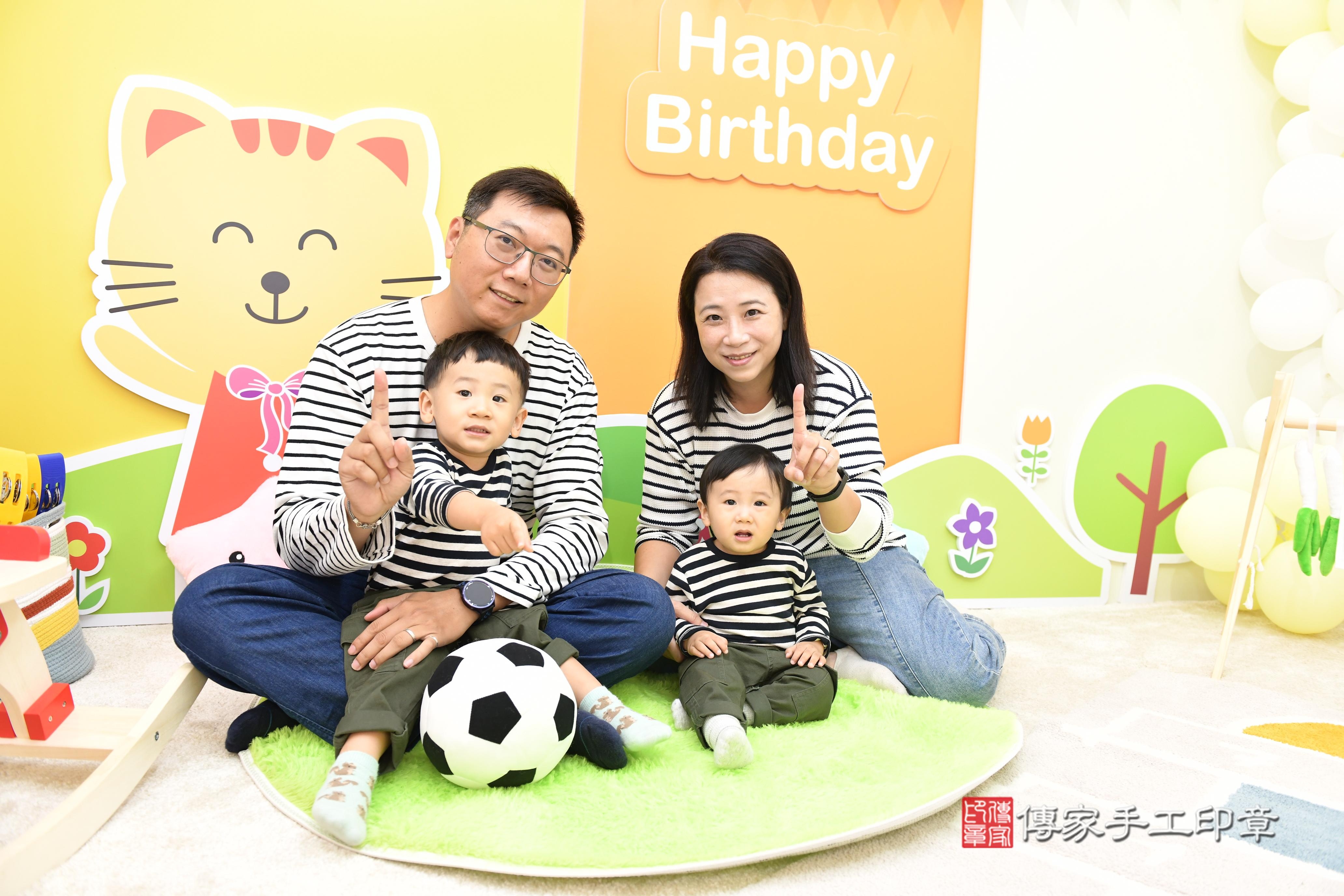 傳家手工印章台南店、抓周、度脺、美式風會場、傳家嬰兒古禮、吉祥話、抓周道具物品24種、拍照。抓周證書。寶寶抓周、滿周歲、生日快樂、祝福 傳家手工印章台南店、抓周、度脺、美式風會場、傳家嬰兒古禮、吉祥話、抓周道具物品24種、拍照。抓周證書。寶寶抓周、滿周歲、生日快樂、祝福