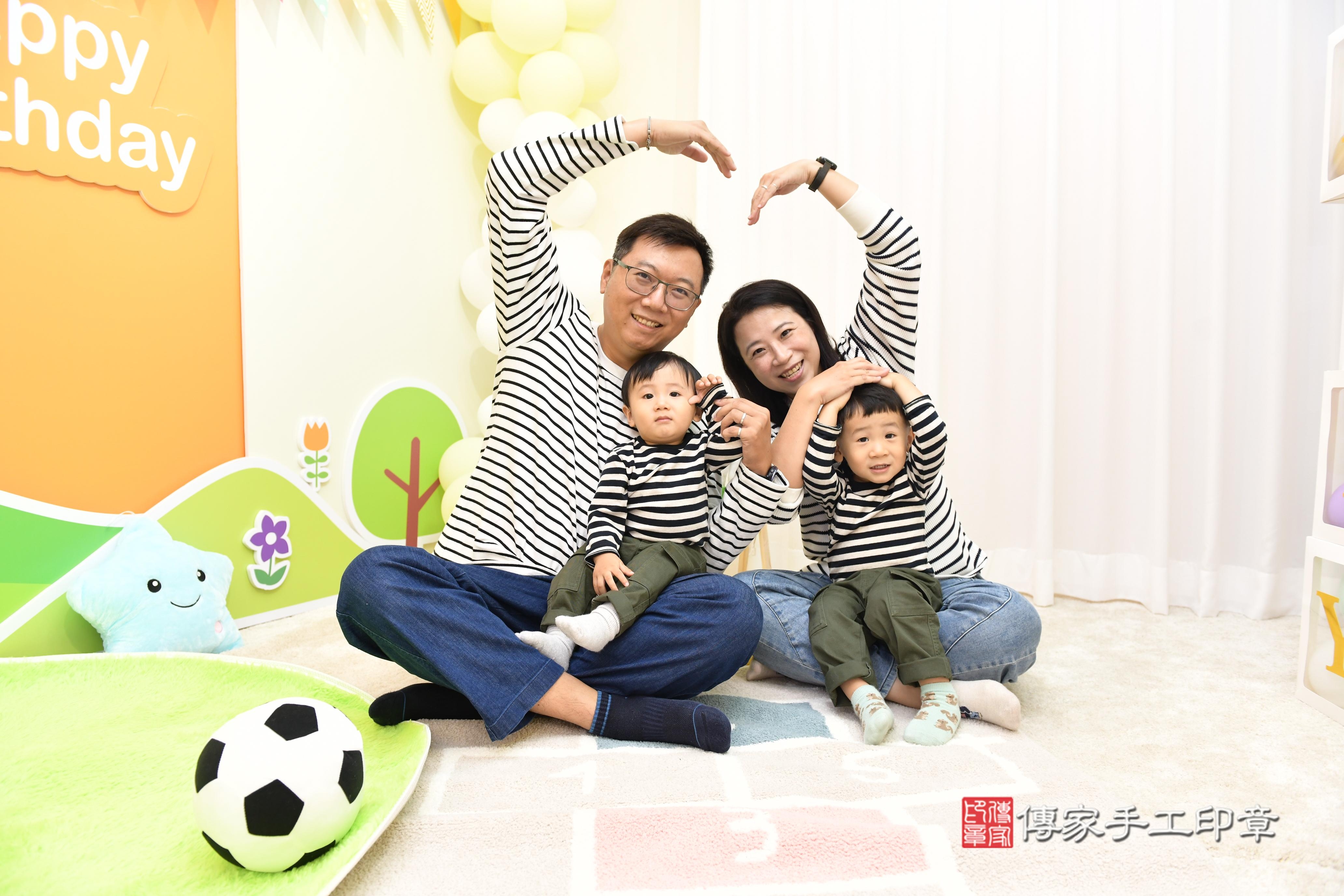 傳家手工印章台南店、抓周、度脺、美式風會場、傳家嬰兒古禮、吉祥話、抓周道具物品24種、拍照。抓周證書。寶寶抓周、滿周歲、生日快樂、祝福 傳家手工印章台南店、抓周、度脺、美式風會場、傳家嬰兒古禮、吉祥話、抓周道具物品24種、拍照。抓周證書。寶寶抓周、滿周歲、生日快樂、祝福