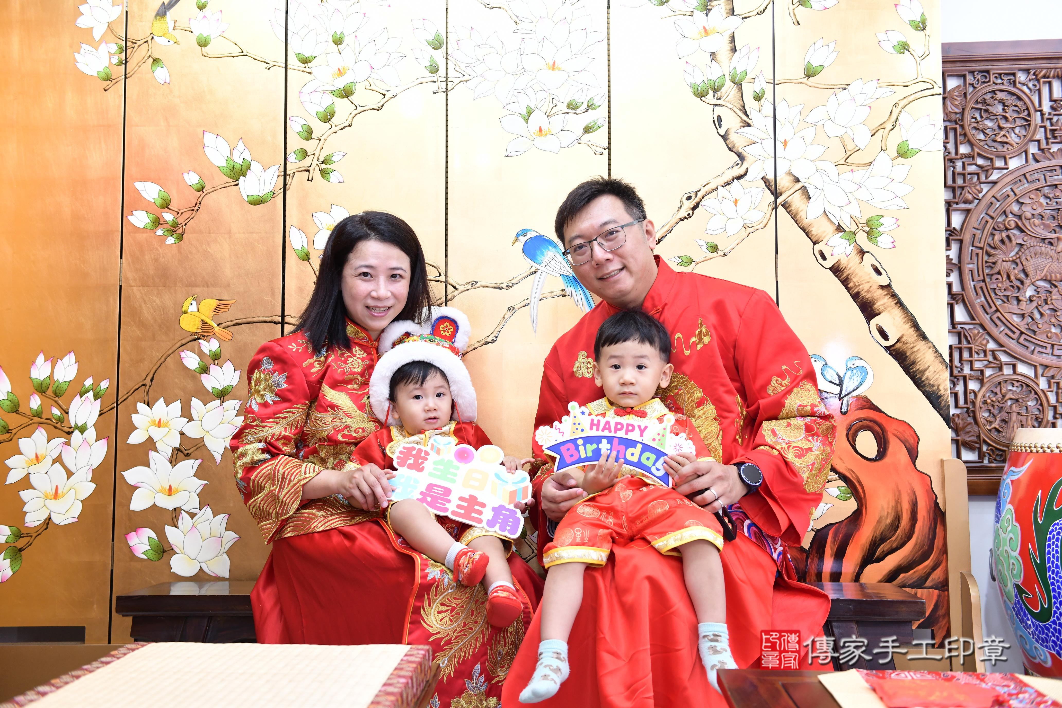 傳家手工印章台南店、抓周、度脺、美式風會場、傳家嬰兒古禮、吉祥話、抓周道具物品24種、拍照。抓周證書。寶寶抓周、滿周歲、生日快樂、祝福 傳家手工印章台南店、抓周、度脺、美式風會場、傳家嬰兒古禮、吉祥話、抓周道具物品24種、拍照。抓周證書。寶寶抓周、滿周歲、生日快樂、祝福