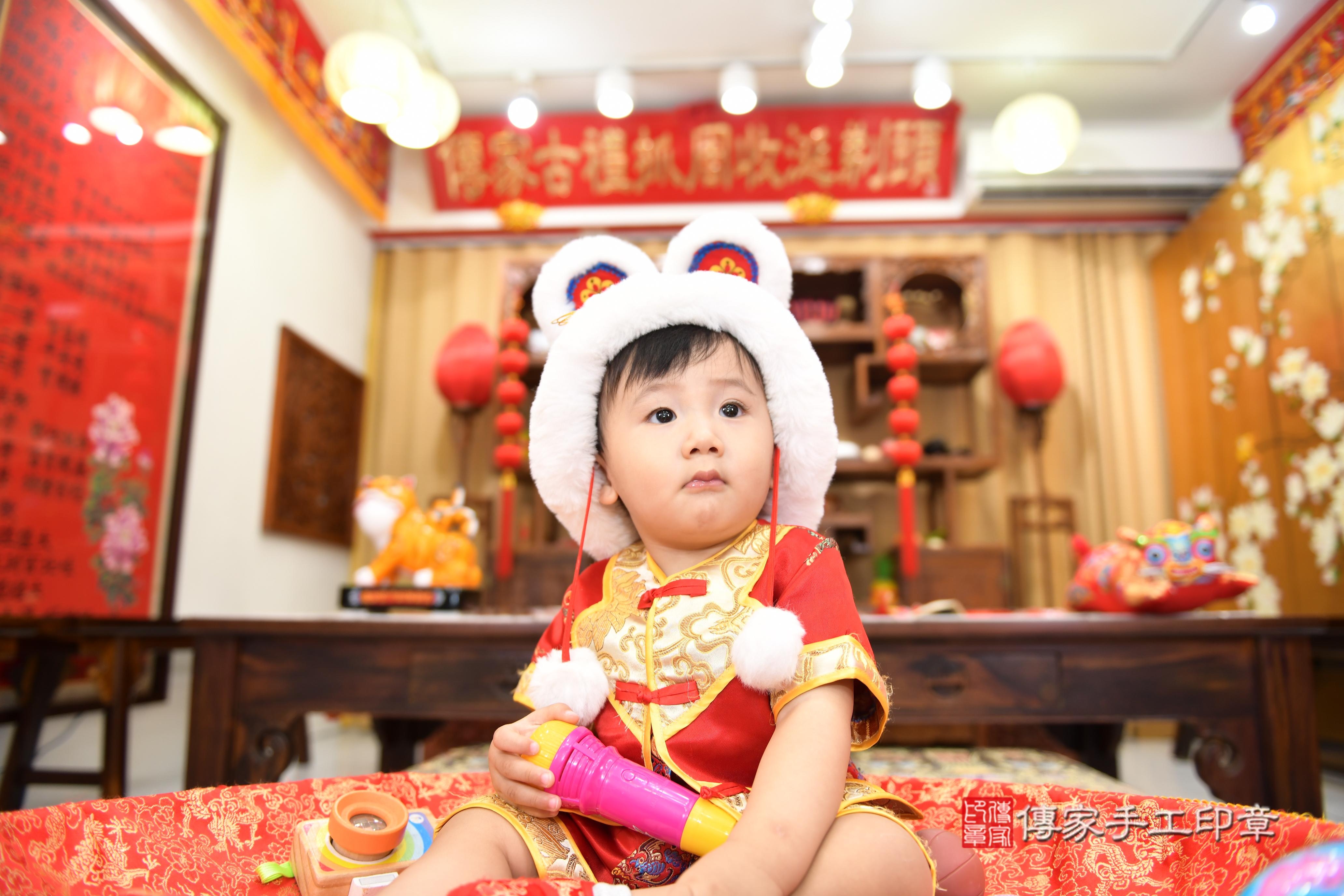 傳家手工印章台南店、抓周、度脺、美式風會場、傳家嬰兒古禮、吉祥話、抓周道具物品24種、拍照。抓周證書。寶寶抓周、滿周歲、生日快樂、祝福 傳家手工印章台南店、抓周、度脺、美式風會場、傳家嬰兒古禮、吉祥話、抓周道具物品24種、拍照。抓周證書。寶寶抓周、滿周歲、生日快樂、祝福