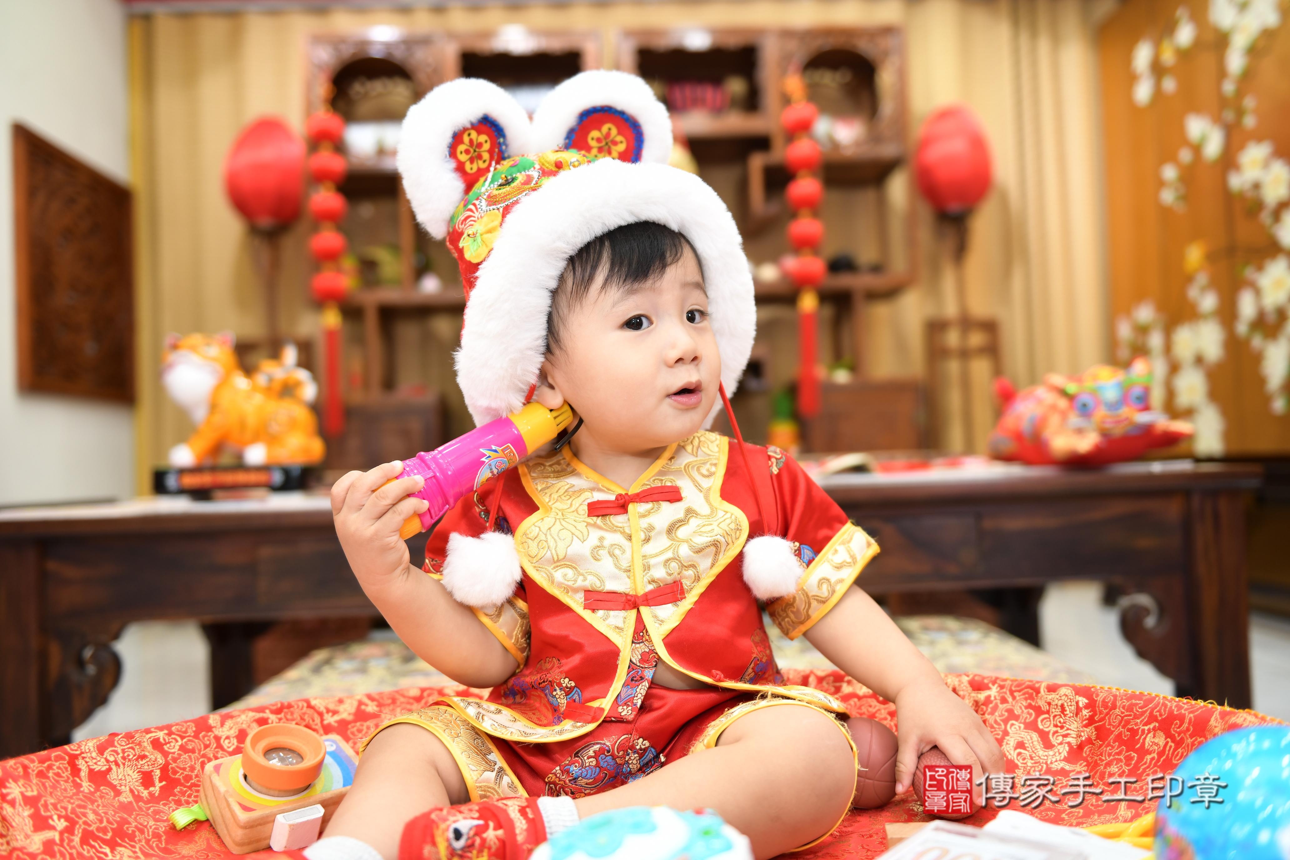 傳家手工印章台南店、抓周、度脺、美式風會場、傳家嬰兒古禮、吉祥話、抓周道具物品24種、拍照。抓周證書。寶寶抓周、滿周歲、生日快樂、祝福 傳家手工印章台南店、抓周、度脺、美式風會場、傳家嬰兒古禮、吉祥話、抓周道具物品24種、拍照。抓周證書。寶寶抓周、滿周歲、生日快樂、祝福