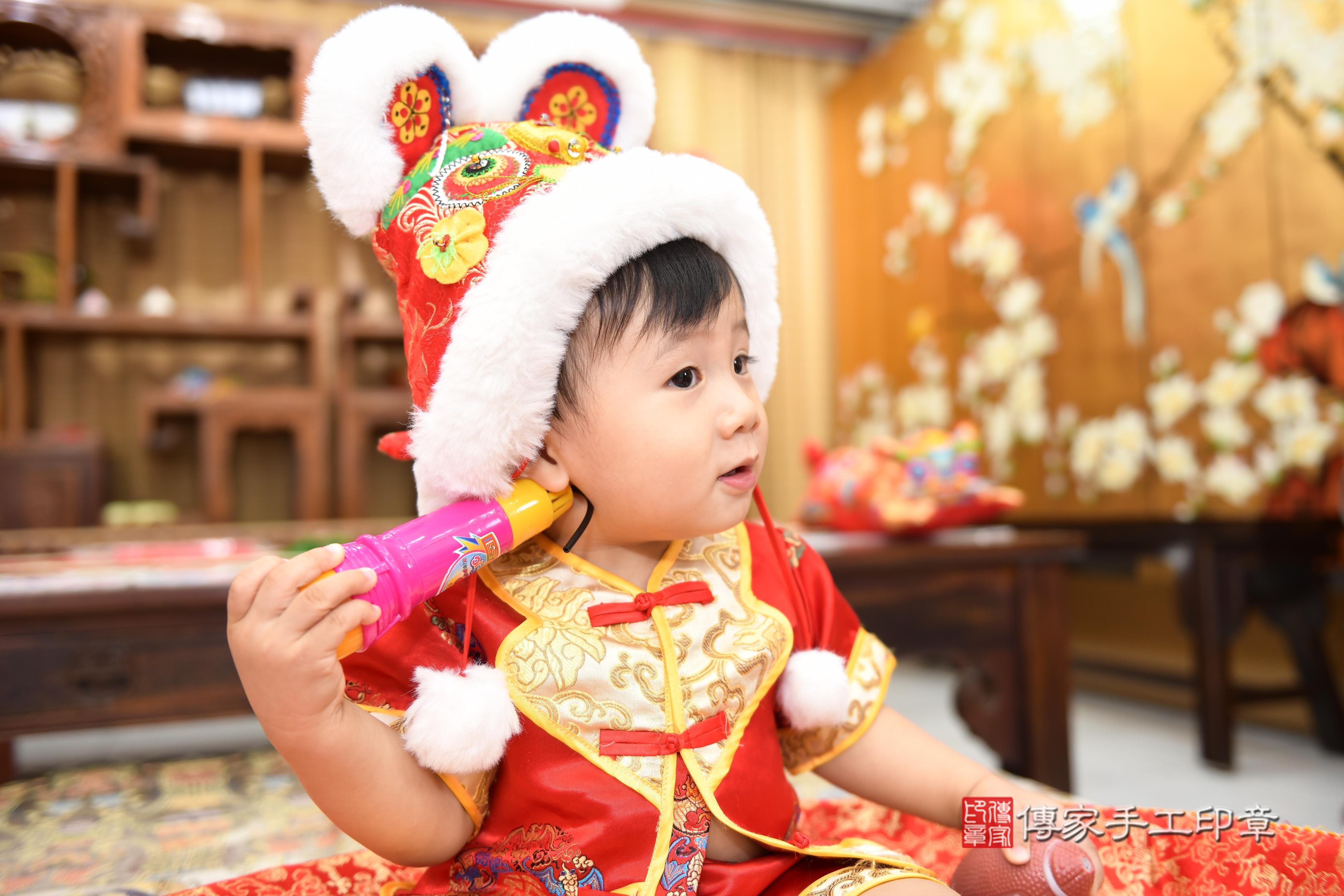 傳家手工印章台南店、抓周、度脺、美式風會場、傳家嬰兒古禮、吉祥話、抓周道具物品24種、拍照。抓周證書。寶寶抓周、滿周歲、生日快樂、祝福 傳家手工印章台南店、抓周、度脺、美式風會場、傳家嬰兒古禮、吉祥話、抓周道具物品24種、拍照。抓周證書。寶寶抓周、滿周歲、生日快樂、祝福