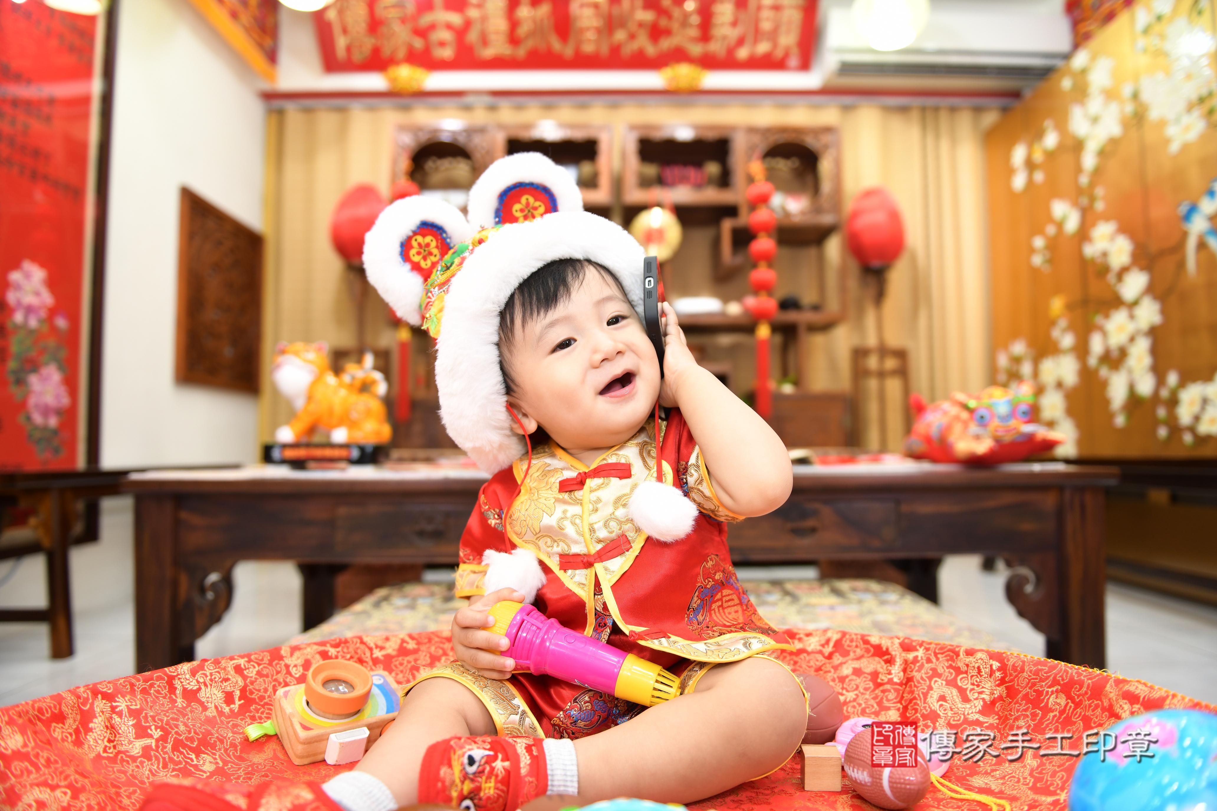 傳家手工印章台南店、抓周、度脺、美式風會場、傳家嬰兒古禮、吉祥話、抓周道具物品24種、拍照。抓周證書。寶寶抓周、滿周歲、生日快樂、祝福 傳家手工印章台南店、抓周、度脺、美式風會場、傳家嬰兒古禮、吉祥話、抓周道具物品24種、拍照。抓周證書。寶寶抓周、滿周歲、生日快樂、祝福