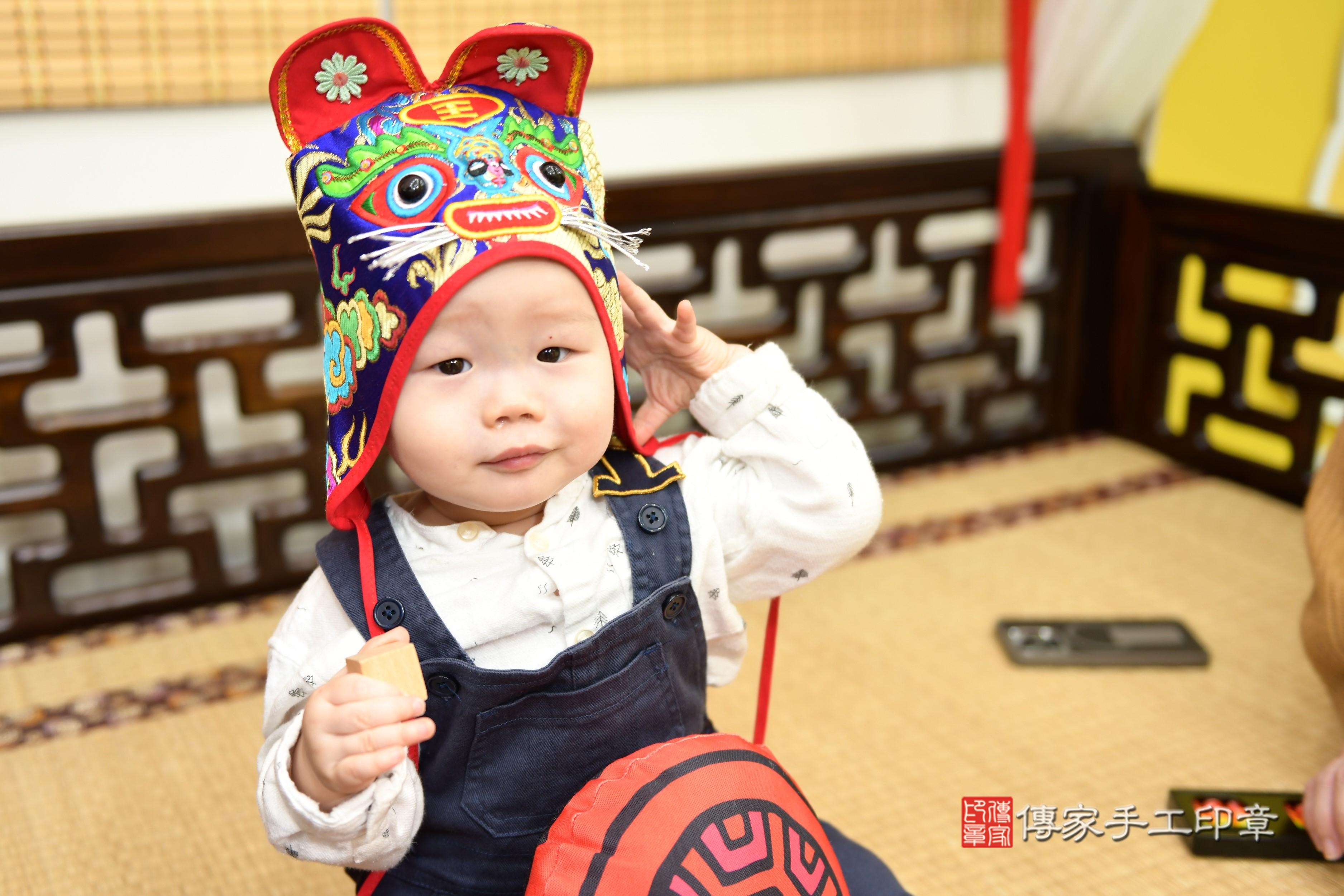 傳家手工印章台南店、抓周、度脺、美式風會場、傳家嬰兒古禮、吉祥話、抓周道具物品24種、拍照。抓周證書。寶寶抓周、滿周歲、生日快樂、祝福 傳家手工印章台南店、抓周、度脺、美式風會場、傳家嬰兒古禮、吉祥話、抓周道具物品24種、拍照。抓周證書。寶寶抓周、滿周歲、生日快樂、祝福