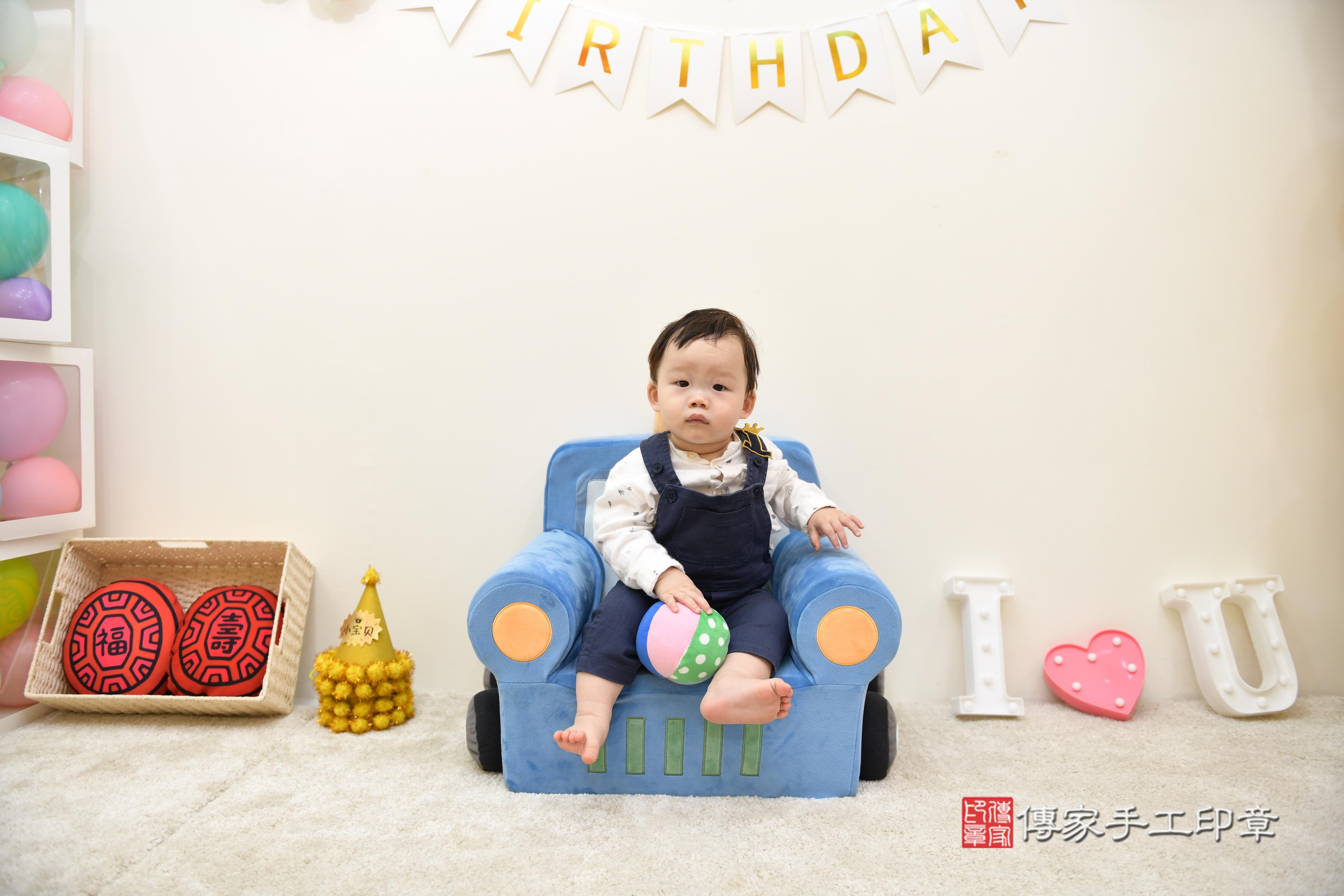 傳家手工印章台南店、抓周、度脺、美式風會場、傳家嬰兒古禮、吉祥話、抓周道具物品24種、拍照。抓周證書。寶寶抓周、滿周歲、生日快樂、祝福 傳家手工印章台南店、抓周、度脺、美式風會場、傳家嬰兒古禮、吉祥話、抓周道具物品24種、拍照。抓周證書。寶寶抓周、滿周歲、生日快樂、祝福