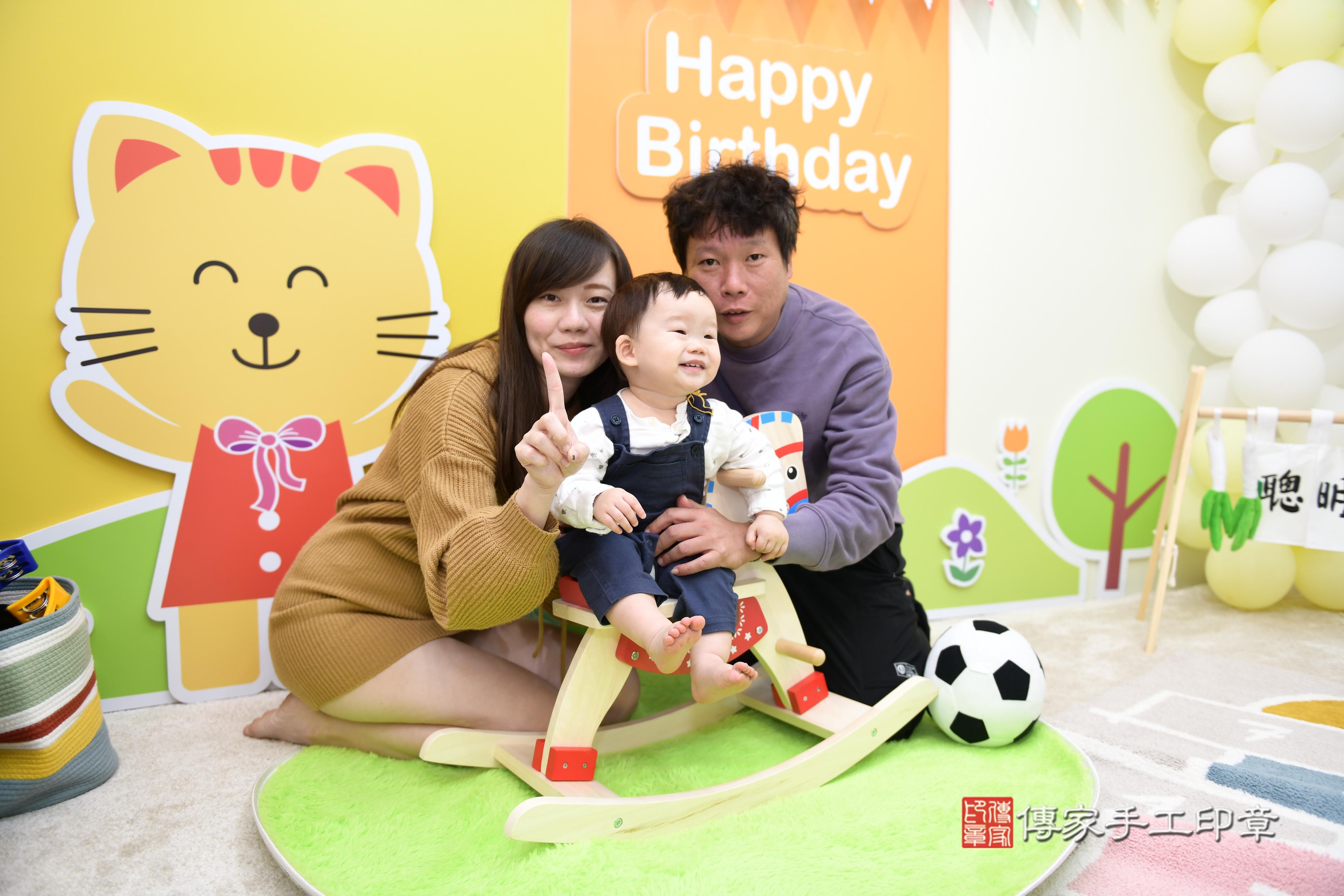 傳家手工印章台南店、抓周、度脺、美式風會場、傳家嬰兒古禮、吉祥話、抓周道具物品24種、拍照。抓周證書。寶寶抓周、滿周歲、生日快樂、祝福 傳家手工印章台南店、抓周、度脺、美式風會場、傳家嬰兒古禮、吉祥話、抓周道具物品24種、拍照。抓周證書。寶寶抓周、滿周歲、生日快樂、祝福