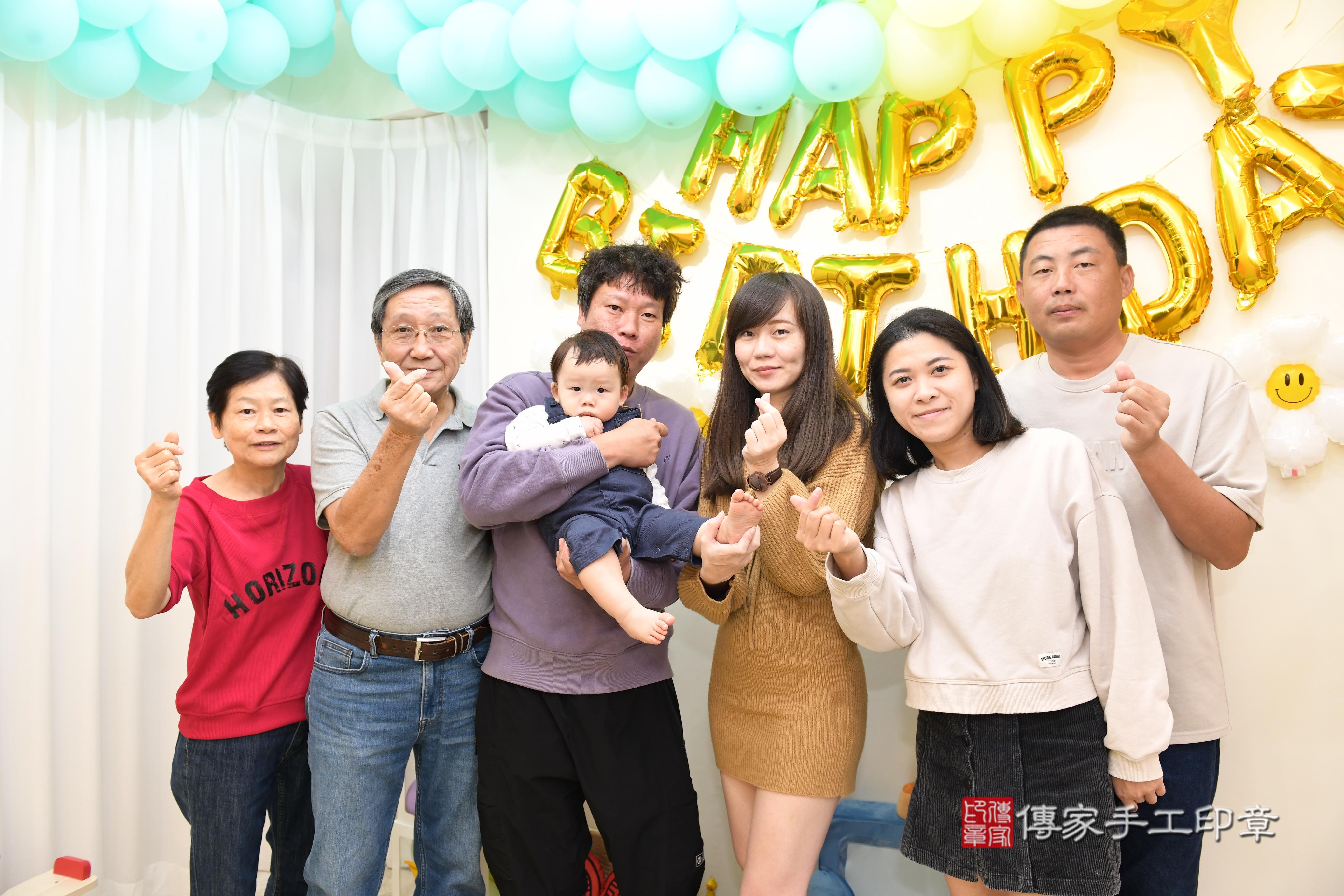 傳家手工印章台南店、抓周、度脺、美式風會場、傳家嬰兒古禮、吉祥話、抓周道具物品24種、拍照。抓周證書。寶寶抓周、滿周歲、生日快樂、祝福 傳家手工印章台南店、抓周、度脺、美式風會場、傳家嬰兒古禮、吉祥話、抓周道具物品24種、拍照。抓周證書。寶寶抓周、滿周歲、生日快樂、祝福