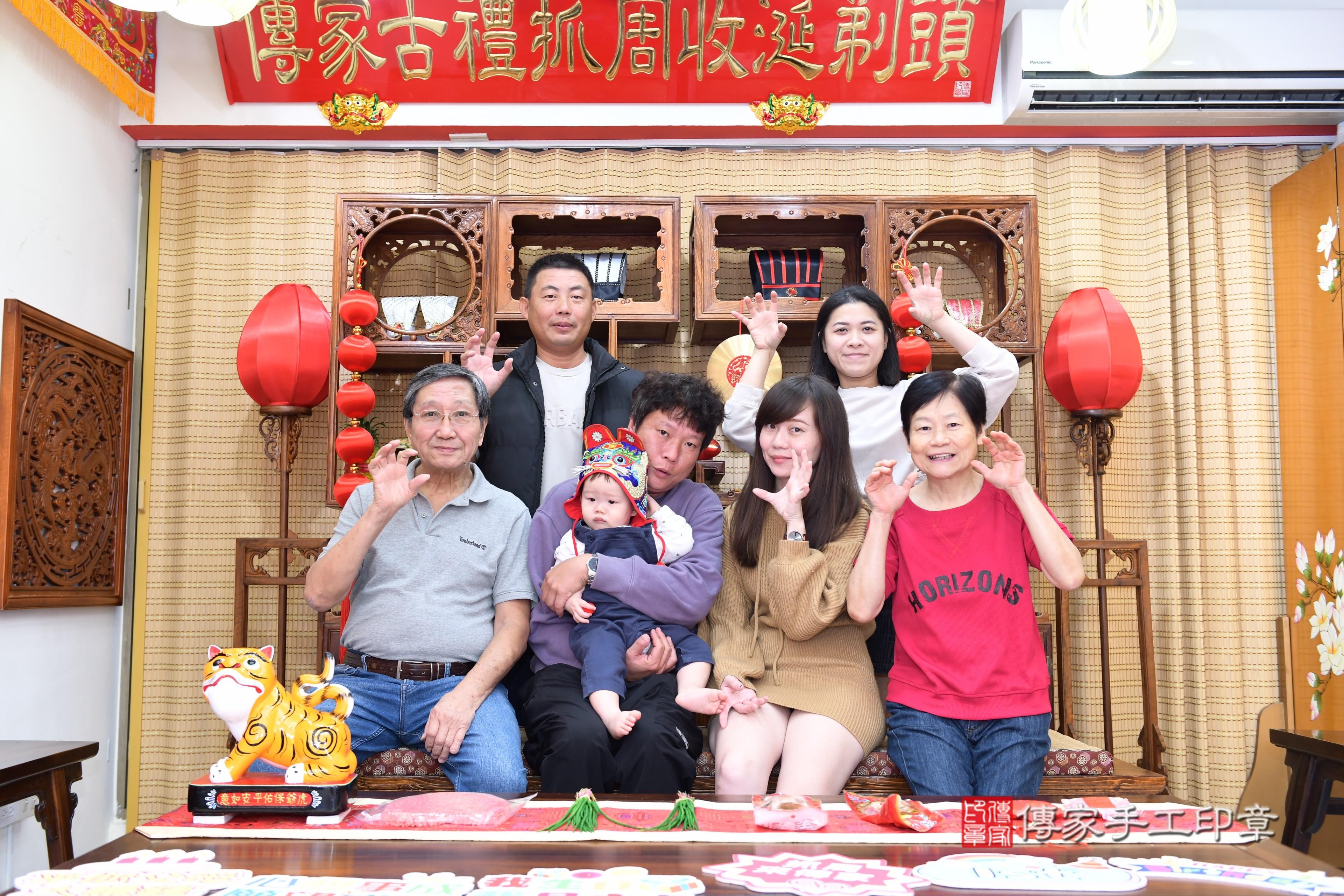 傳家手工印章台南店、抓周、度脺、美式風會場、傳家嬰兒古禮、吉祥話、抓周道具物品24種、拍照。抓周證書。寶寶抓周、滿周歲、生日快樂、祝福 傳家手工印章台南店、抓周、度脺、美式風會場、傳家嬰兒古禮、吉祥話、抓周道具物品24種、拍照。抓周證書。寶寶抓周、滿周歲、生日快樂、祝福