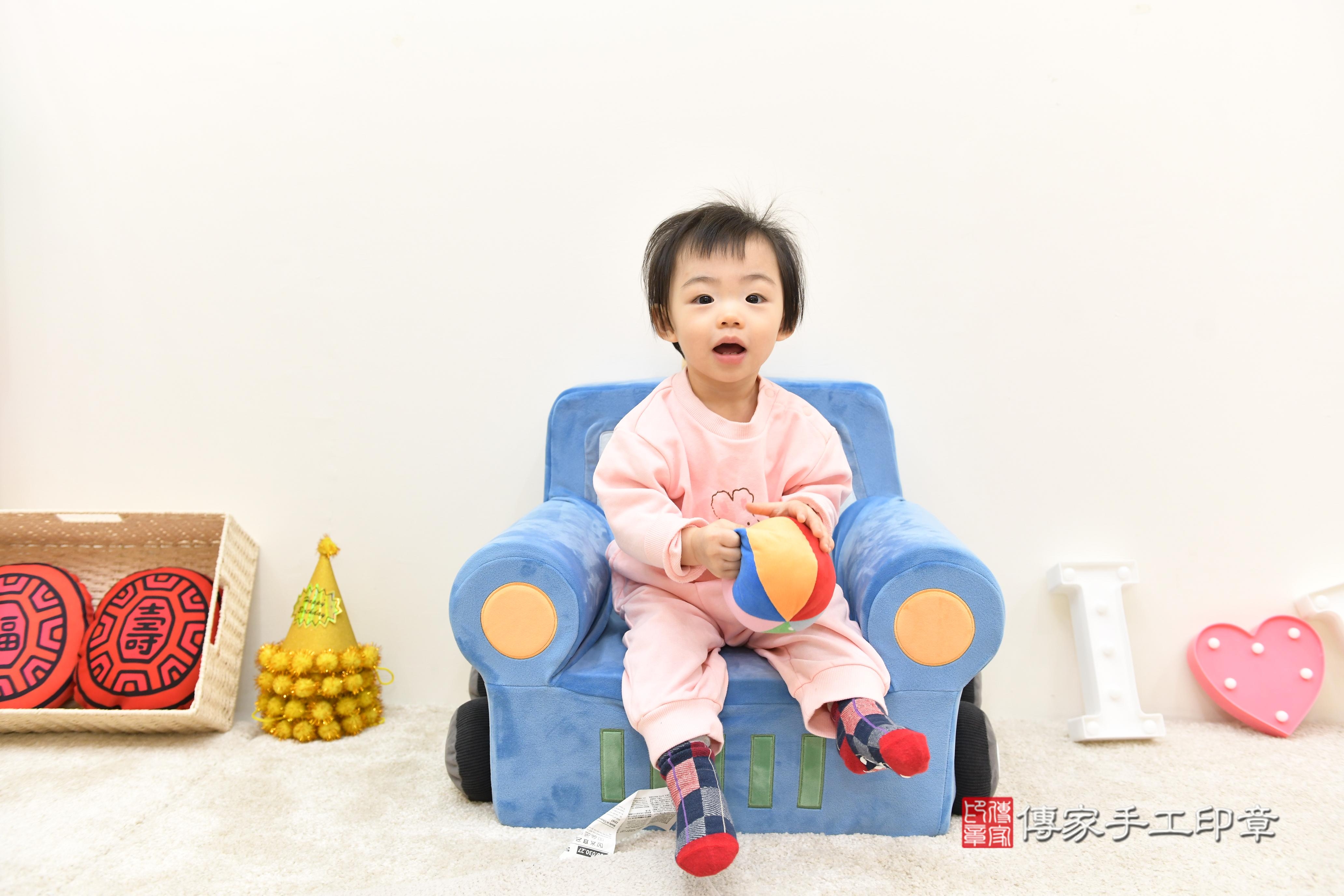 傳家手工印章台南店、抓周、度脺、美式風會場、傳家嬰兒古禮、吉祥話、抓周道具物品24種、拍照。抓周證書。寶寶抓周、滿周歲、生日快樂、祝福 傳家手工印章台南店、抓周、度脺、美式風會場、傳家嬰兒古禮、吉祥話、抓周道具物品24種、拍照。抓周證書。寶寶抓周、滿周歲、生日快樂、祝福