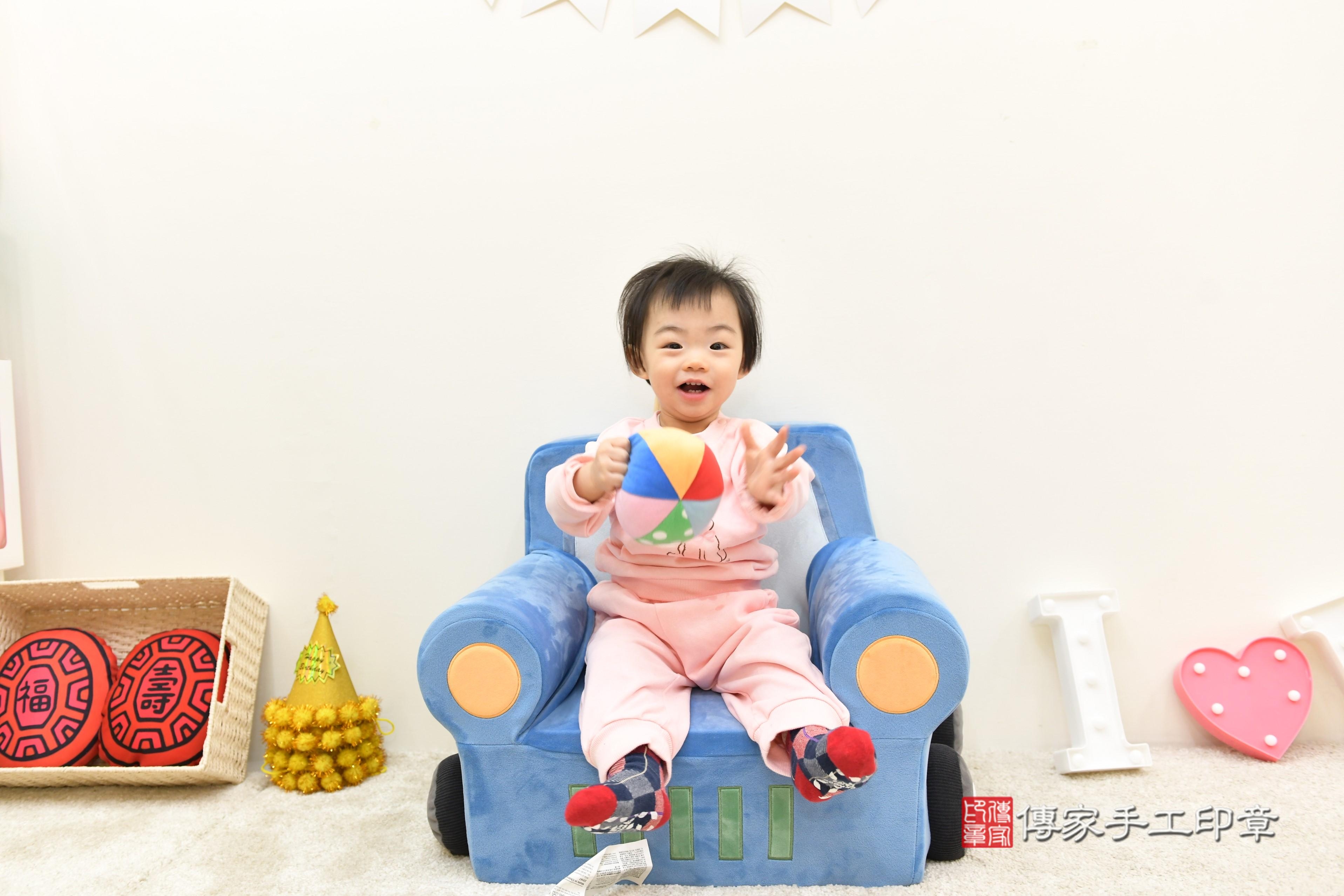 傳家手工印章台南店、抓周、度脺、美式風會場、傳家嬰兒古禮、吉祥話、抓周道具物品24種、拍照。抓周證書。寶寶抓周、滿周歲、生日快樂、祝福 傳家手工印章台南店、抓周、度脺、美式風會場、傳家嬰兒古禮、吉祥話、抓周道具物品24種、拍照。抓周證書。寶寶抓周、滿周歲、生日快樂、祝福