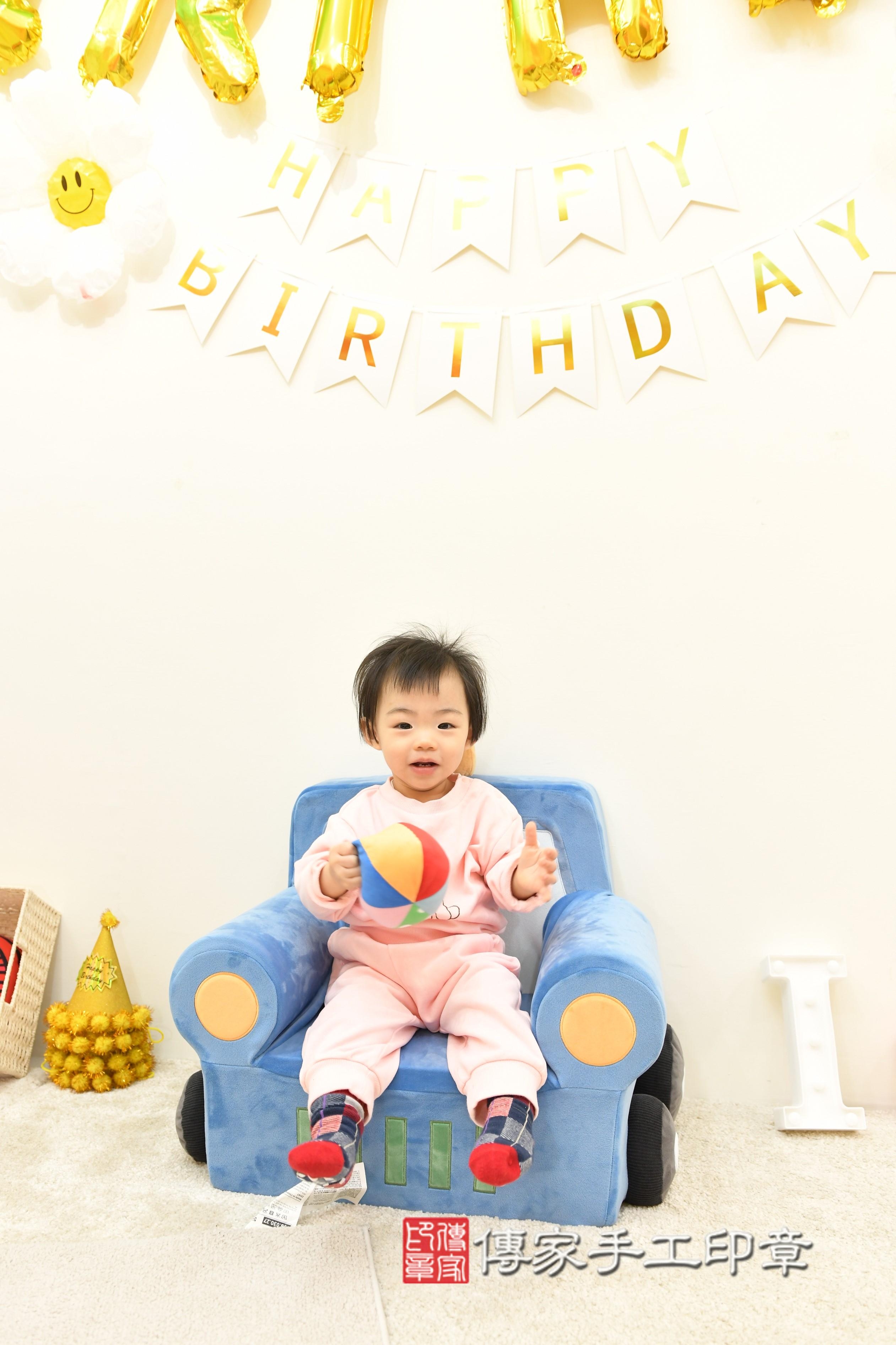 傳家手工印章台南店、抓周、度脺、美式風會場、傳家嬰兒古禮、吉祥話、抓周道具物品24種、拍照。抓周證書。寶寶抓周、滿周歲、生日快樂、祝福 傳家手工印章台南店、抓周、度脺、美式風會場、傳家嬰兒古禮、吉祥話、抓周道具物品24種、拍照。抓周證書。寶寶抓周、滿周歲、生日快樂、祝福