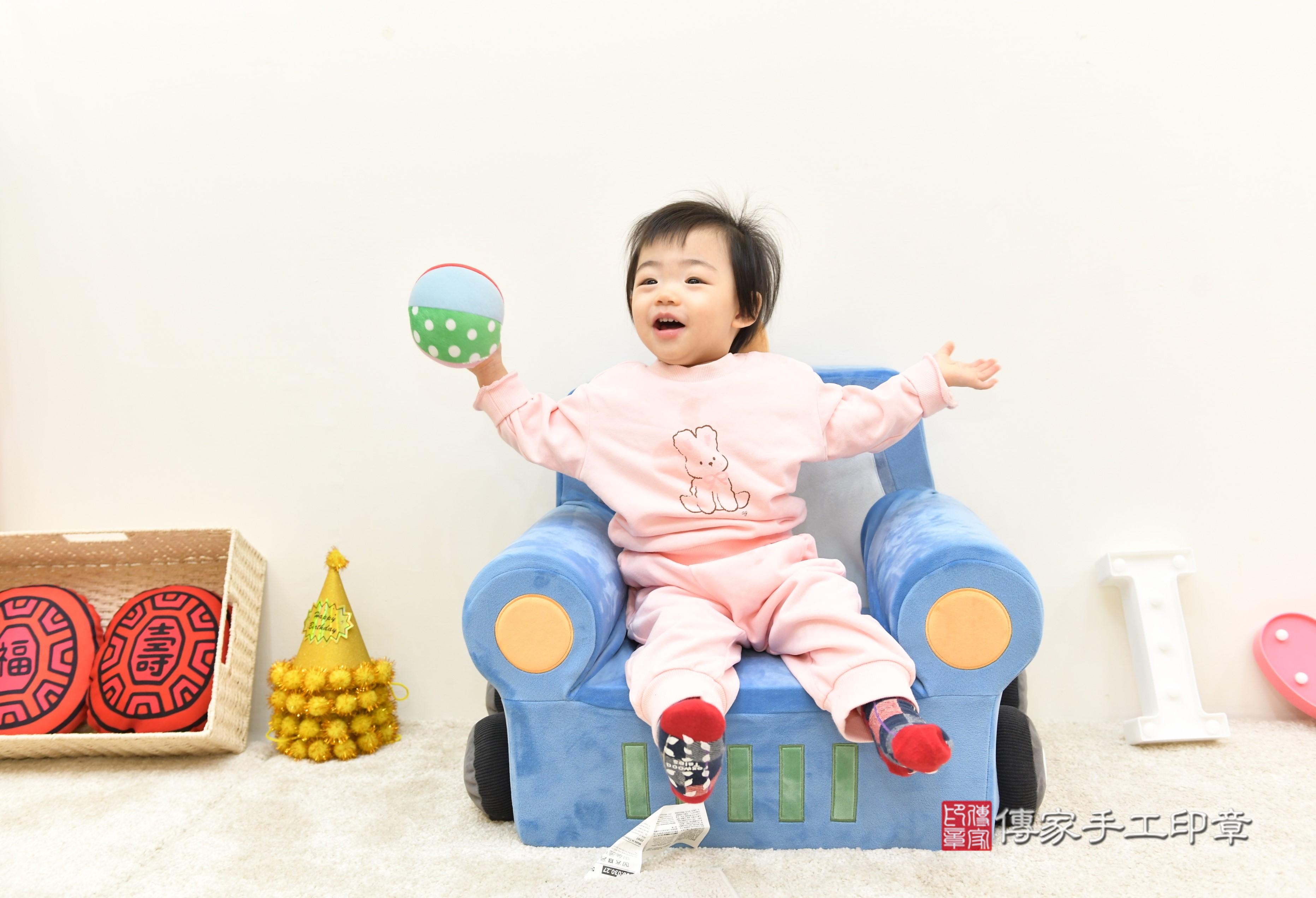 傳家手工印章台南店、抓周、度脺、美式風會場、傳家嬰兒古禮、吉祥話、抓周道具物品24種、拍照。抓周證書。寶寶抓周、滿周歲、生日快樂、祝福 傳家手工印章台南店、抓周、度脺、美式風會場、傳家嬰兒古禮、吉祥話、抓周道具物品24種、拍照。抓周證書。寶寶抓周、滿周歲、生日快樂、祝福