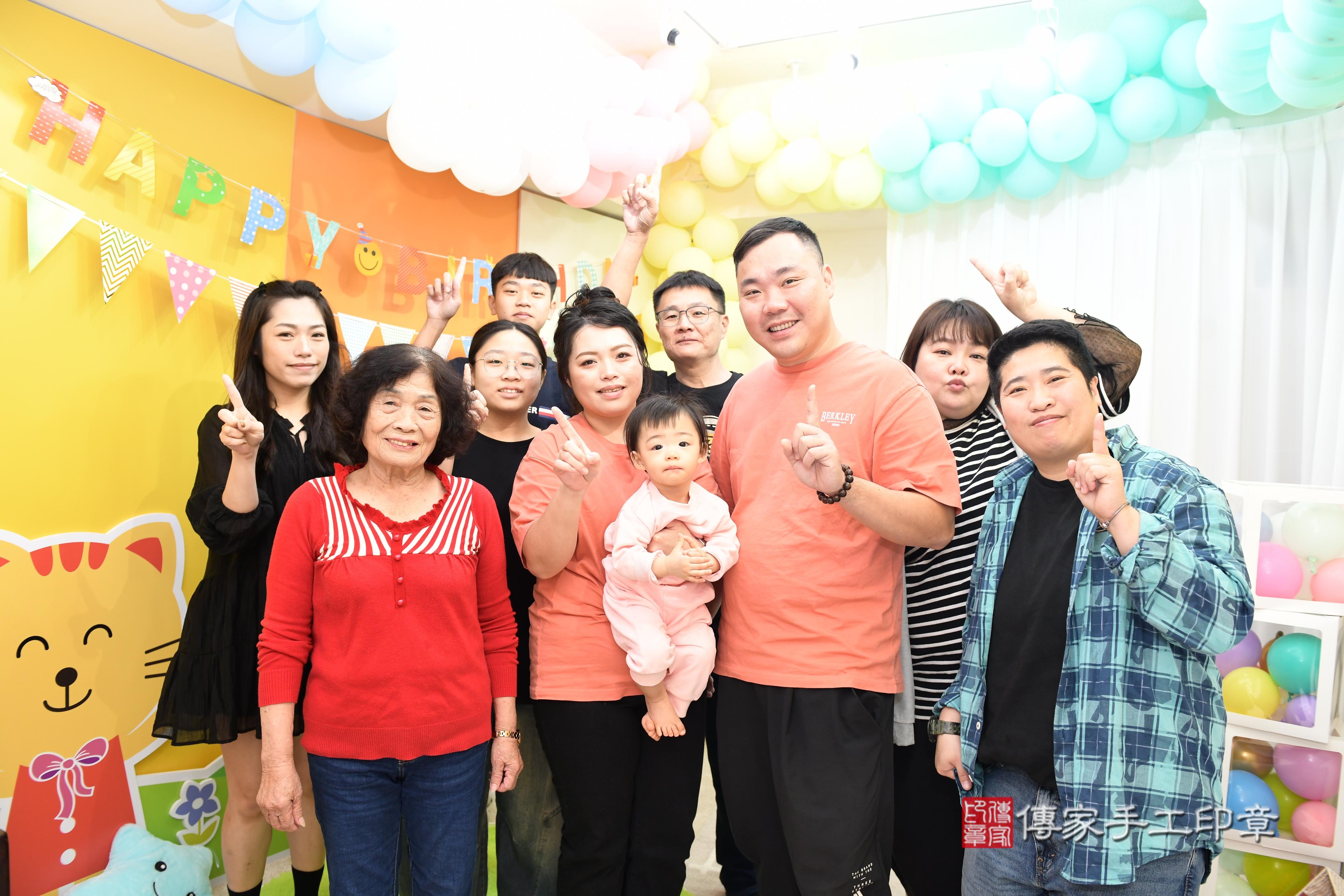 傳家手工印章台南店、抓周、度脺、美式風會場、傳家嬰兒古禮、吉祥話、抓周道具物品24種、拍照。抓周證書。寶寶抓周、滿周歲、生日快樂、祝福 傳家手工印章台南店、抓周、度脺、美式風會場、傳家嬰兒古禮、吉祥話、抓周道具物品24種、拍照。抓周證書。寶寶抓周、滿周歲、生日快樂、祝福