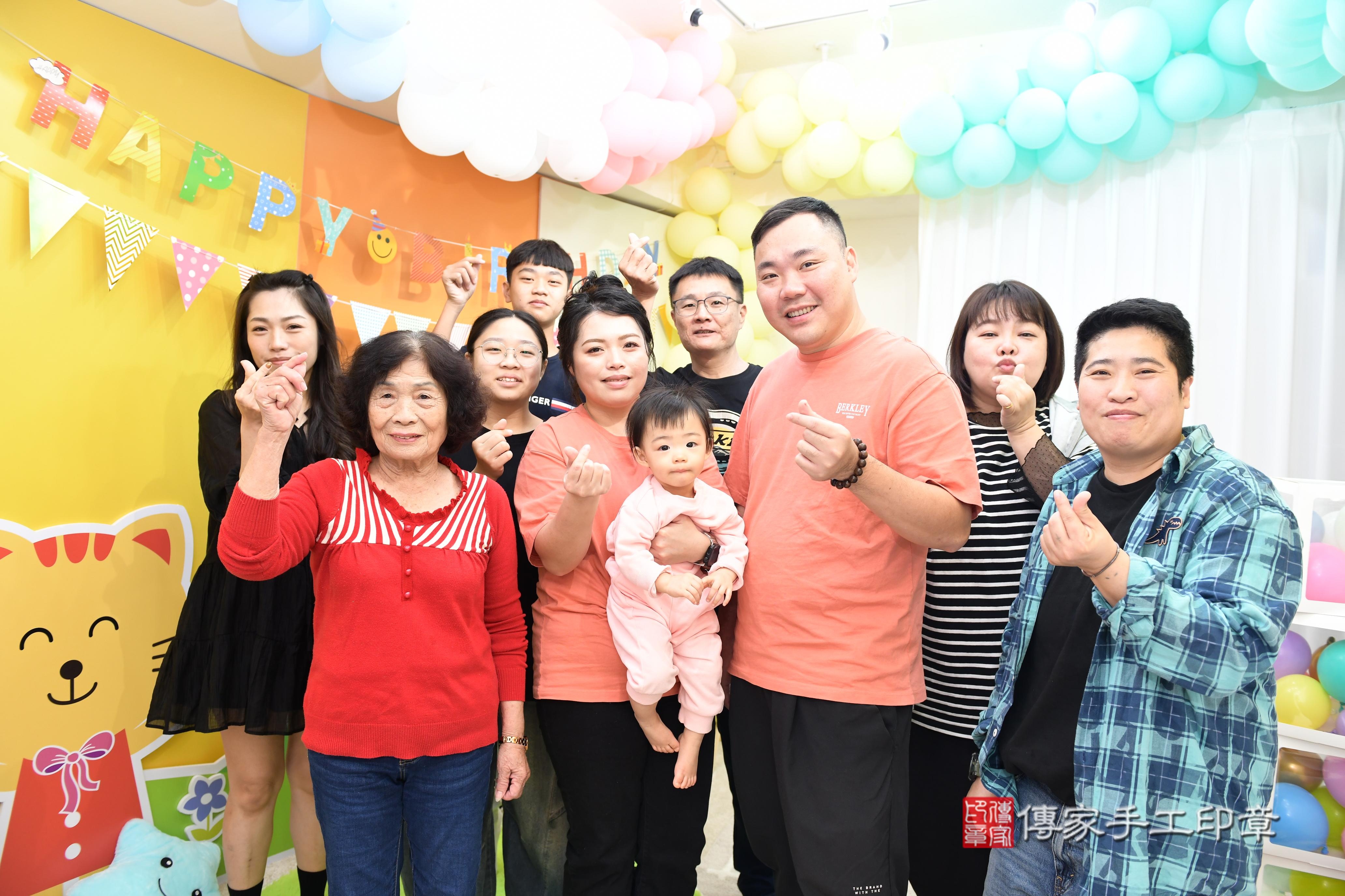 傳家手工印章台南店、抓周、度脺、美式風會場、傳家嬰兒古禮、吉祥話、抓周道具物品24種、拍照。抓周證書。寶寶抓周、滿周歲、生日快樂、祝福 傳家手工印章台南店、抓周、度脺、美式風會場、傳家嬰兒古禮、吉祥話、抓周道具物品24種、拍照。抓周證書。寶寶抓周、滿周歲、生日快樂、祝福