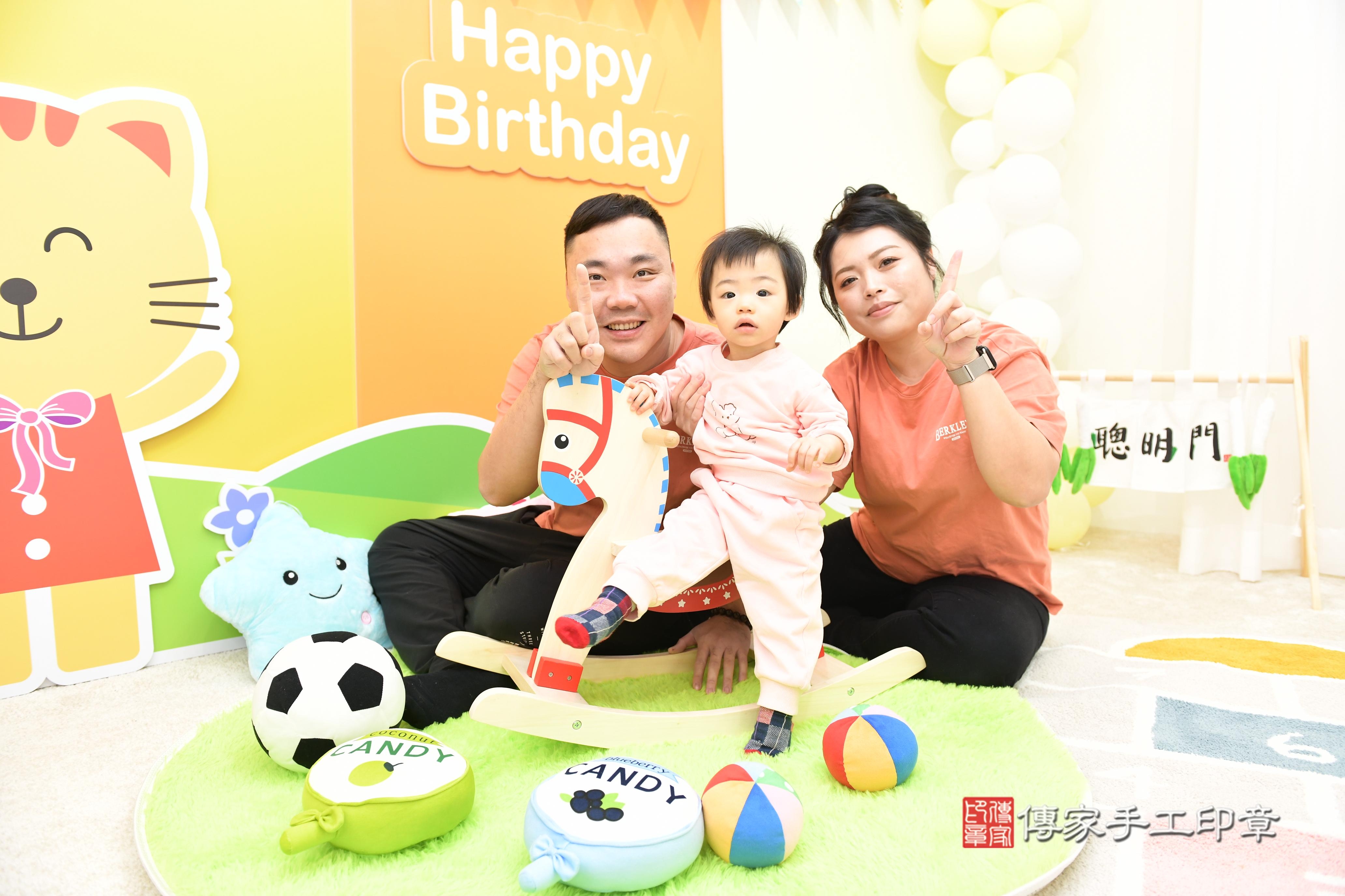 傳家手工印章台南店、抓周、度脺、美式風會場、傳家嬰兒古禮、吉祥話、抓周道具物品24種、拍照。抓周證書。寶寶抓周、滿周歲、生日快樂、祝福 傳家手工印章台南店、抓周、度脺、美式風會場、傳家嬰兒古禮、吉祥話、抓周道具物品24種、拍照。抓周證書。寶寶抓周、滿周歲、生日快樂、祝福