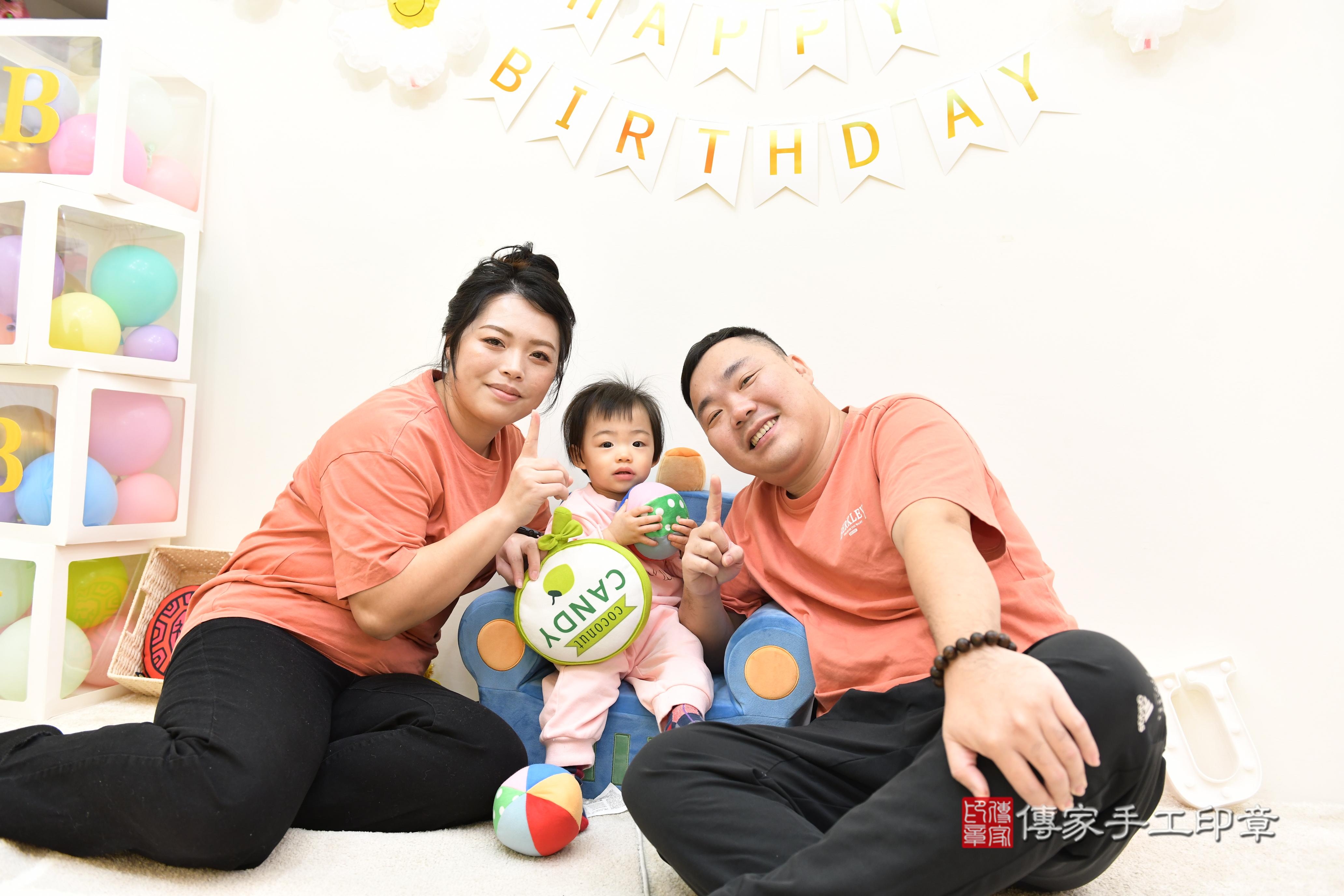 傳家手工印章台南店、抓周、度脺、美式風會場、傳家嬰兒古禮、吉祥話、抓周道具物品24種、拍照。抓周證書。寶寶抓周、滿周歲、生日快樂、祝福 傳家手工印章台南店、抓周、度脺、美式風會場、傳家嬰兒古禮、吉祥話、抓周道具物品24種、拍照。抓周證書。寶寶抓周、滿周歲、生日快樂、祝福