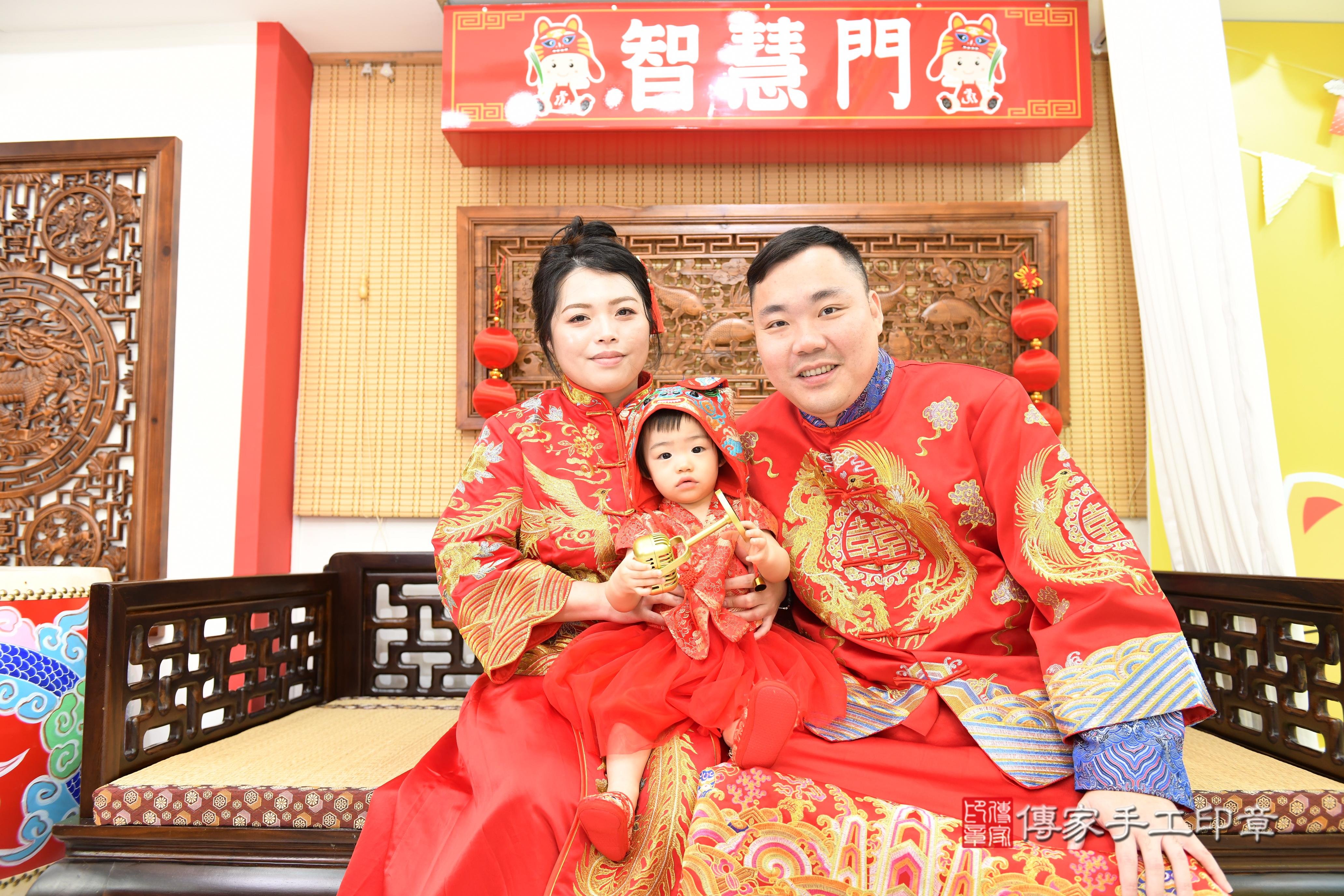 傳家手工印章台南店、抓周、度脺、美式風會場、傳家嬰兒古禮、吉祥話、抓周道具物品24種、拍照。抓周證書。寶寶抓周、滿周歲、生日快樂、祝福 傳家手工印章台南店、抓周、度脺、美式風會場、傳家嬰兒古禮、吉祥話、抓周道具物品24種、拍照。抓周證書。寶寶抓周、滿周歲、生日快樂、祝福